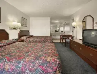 Double Room with Two Double Beds - Smoking in Days Inn by Wyndham Centerville