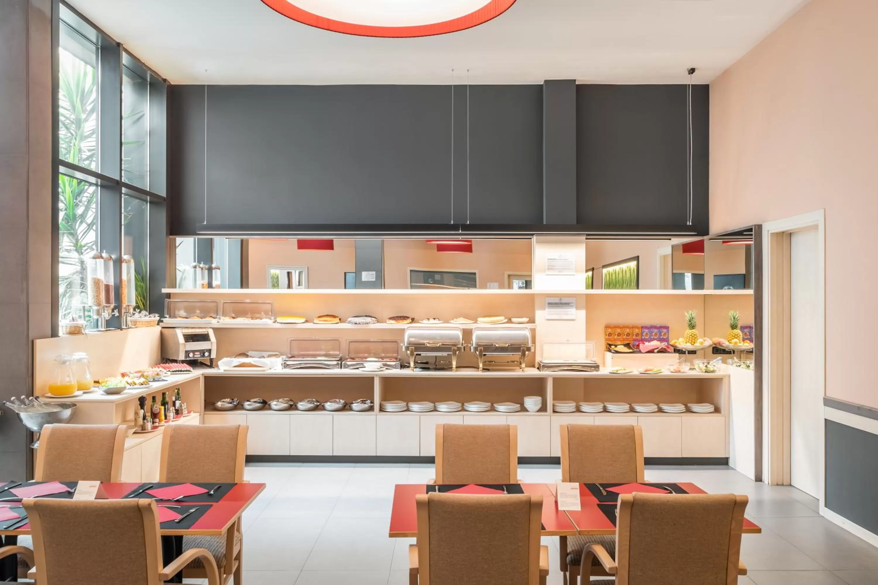 Restaurant/places to eat in Sunotel Club Central