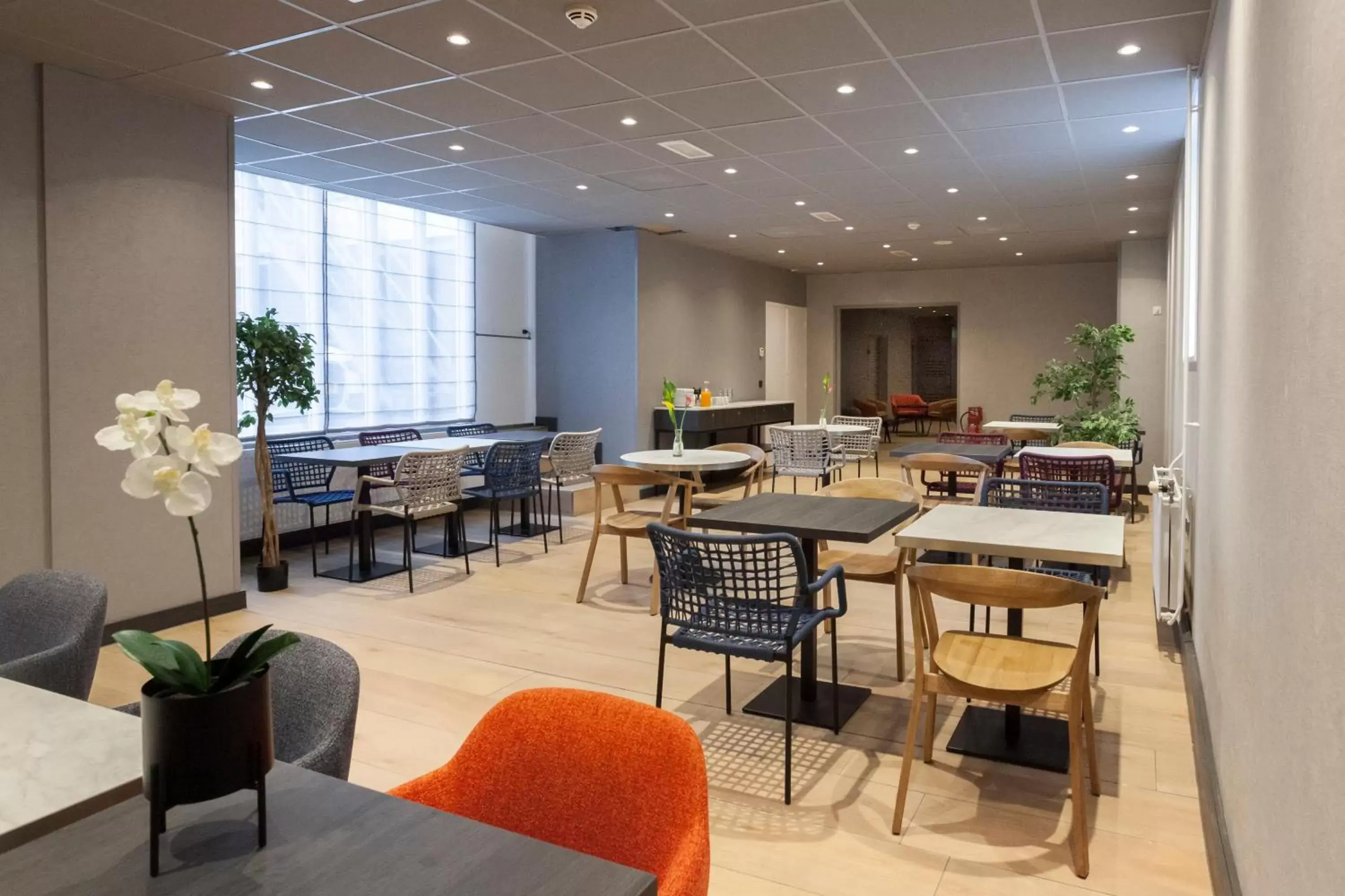 Restaurant/Places to Eat in ibis Styles Den Haag Scheveningen