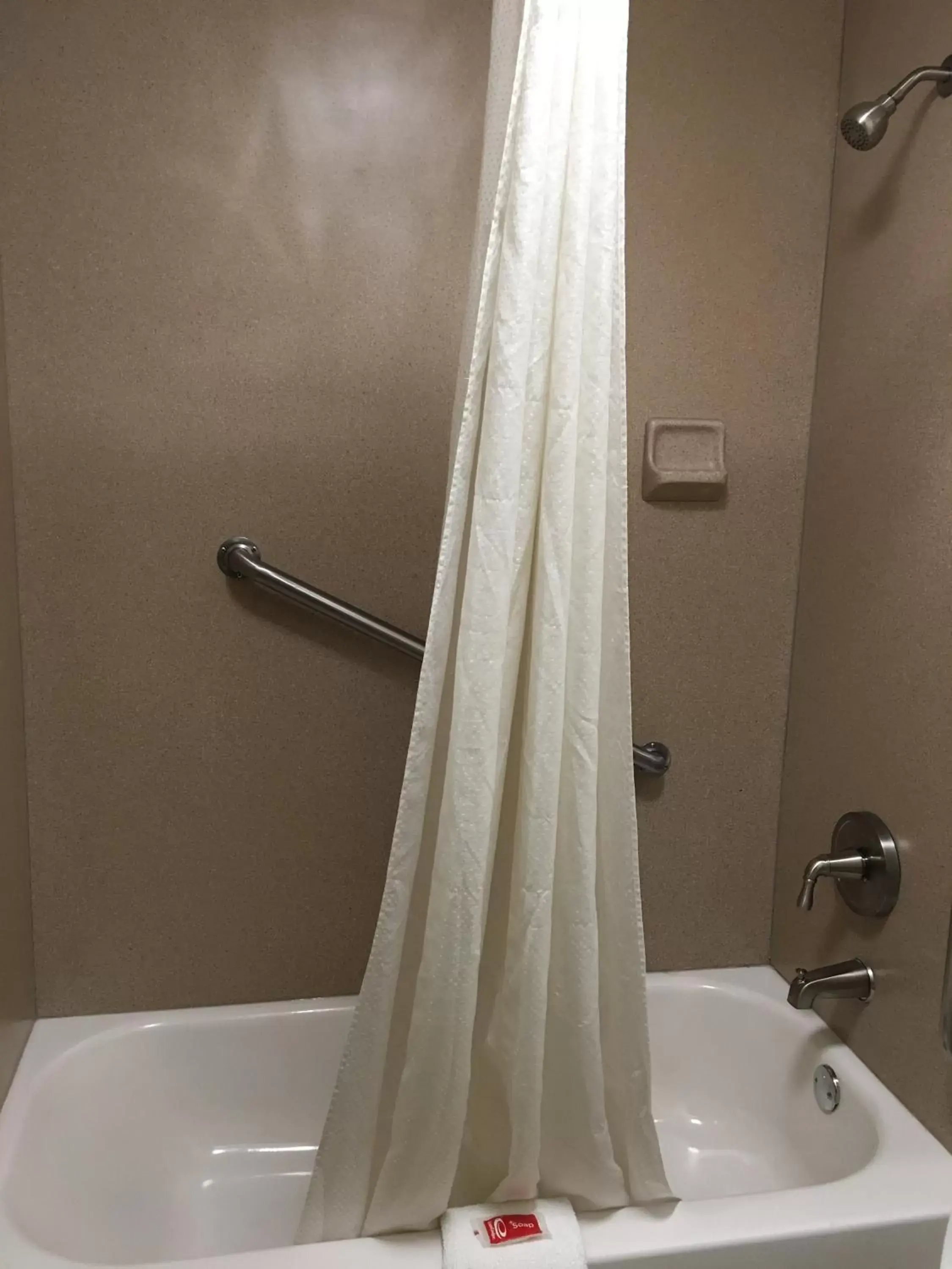 Bathroom in Econo Lodge Marion I-81