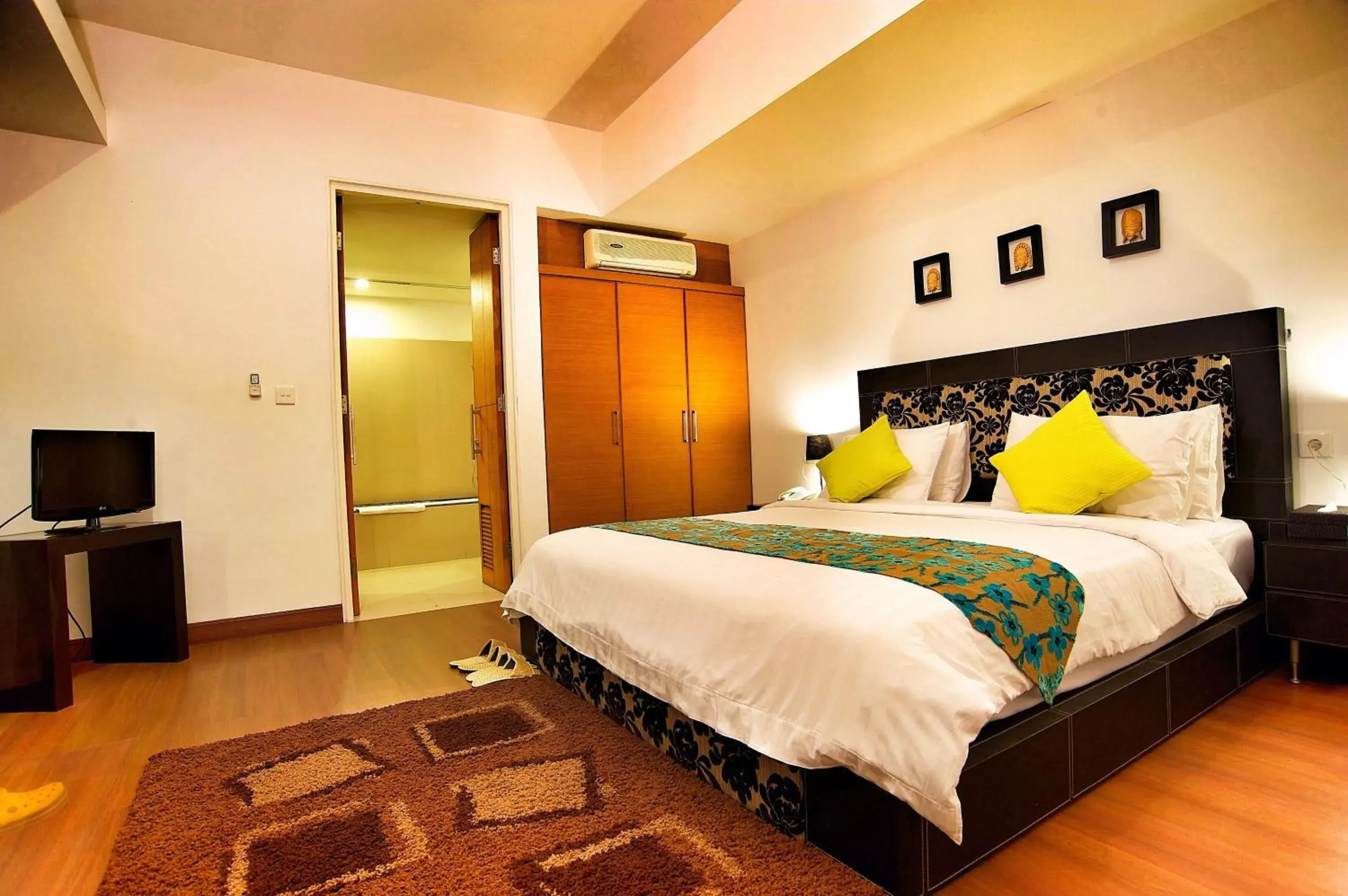 Photo of the whole room, Bed in Sunset Residence and Condotel