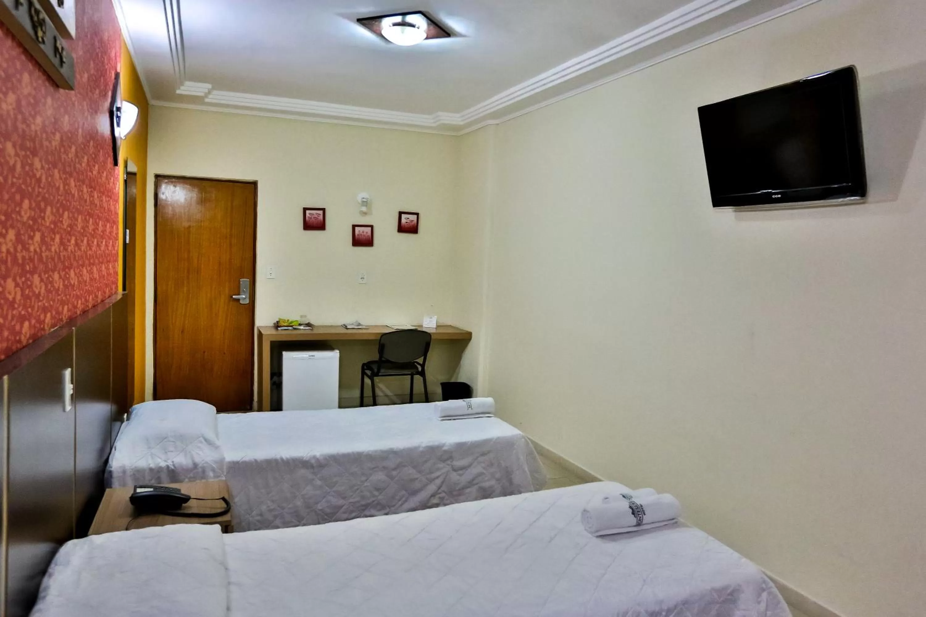 Photo of the whole room, Bed in Monte Serrat Hotel