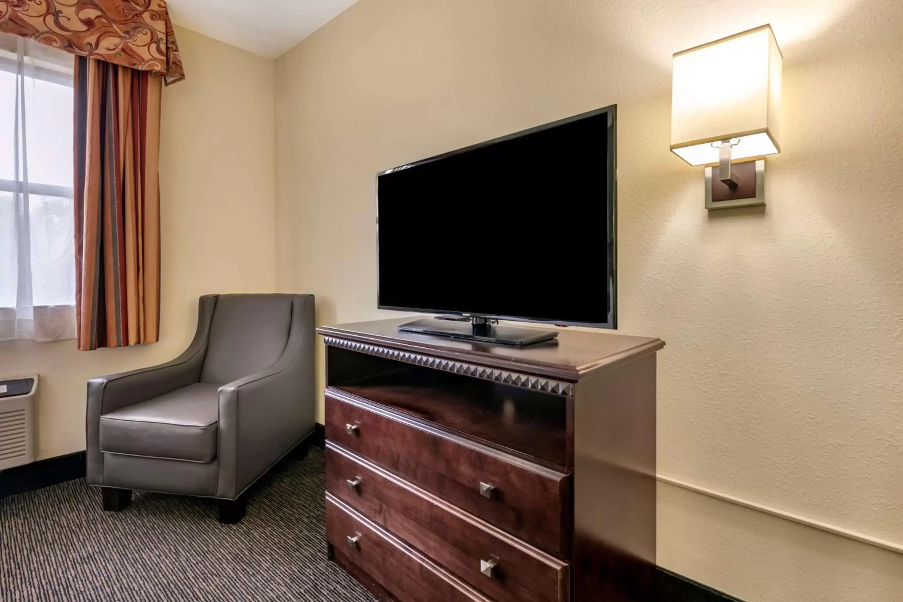 TV and multimedia, TV/Entertainment Center in Best Western Gateway Grand