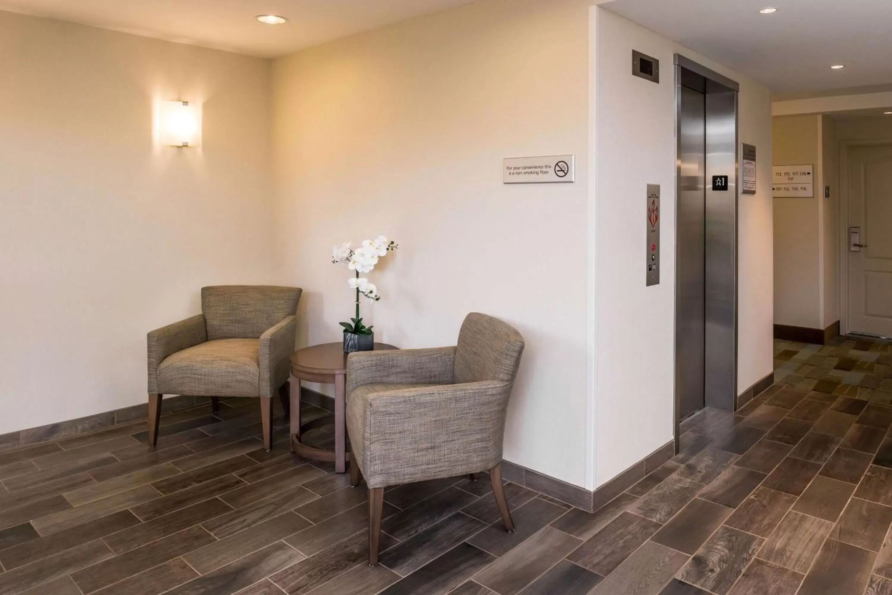 Lobby or reception, Seating Area in Hampton Inn Channel Islands Harbor