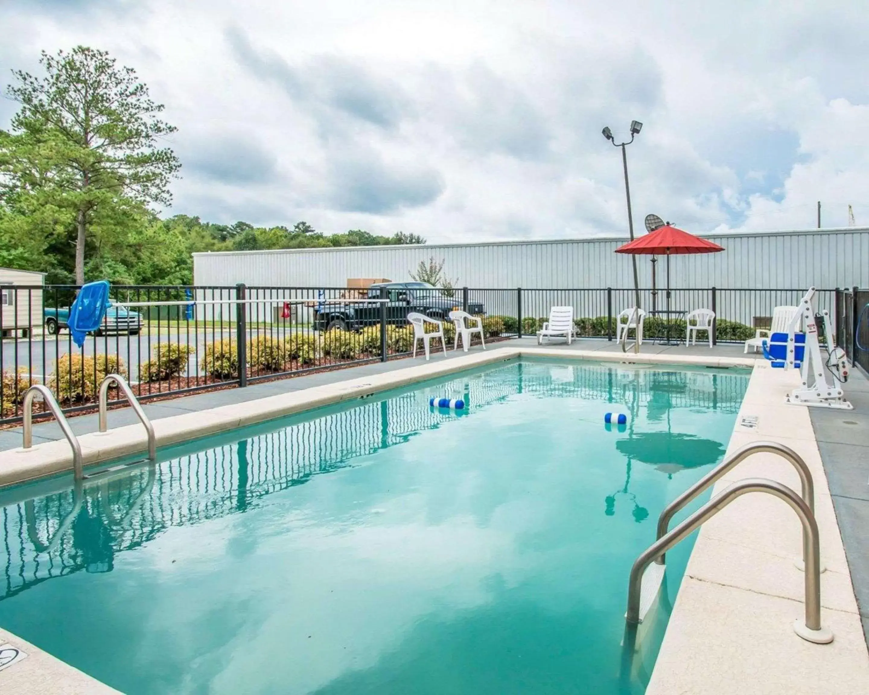 On site, Swimming Pool in Econo Lodge Dothan