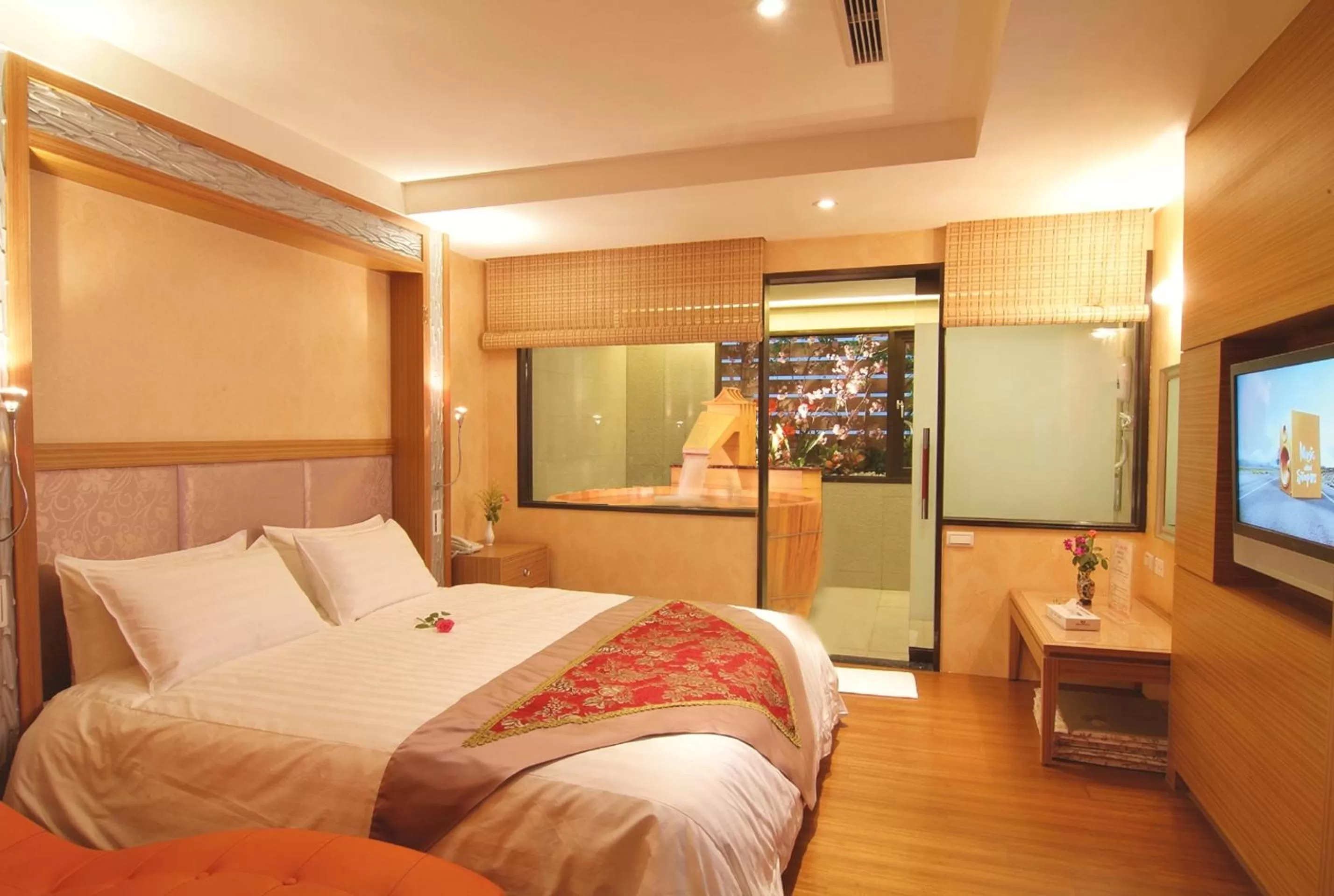 Photo of the whole room, Bed in Chyuan Du Spring Resort