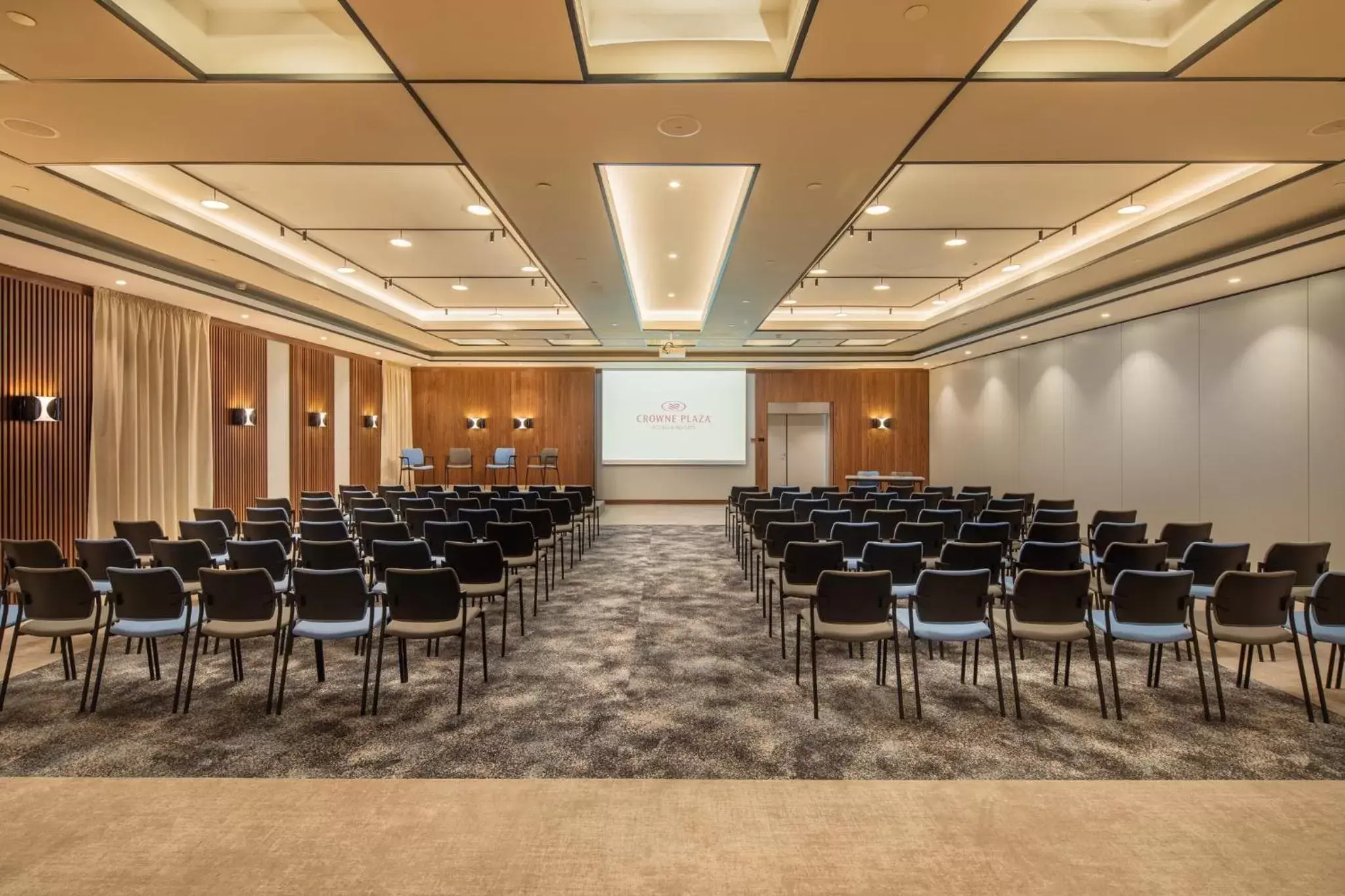 Banquet/Function facilities in Crowne Plaza Budapest, an IHG Hotel