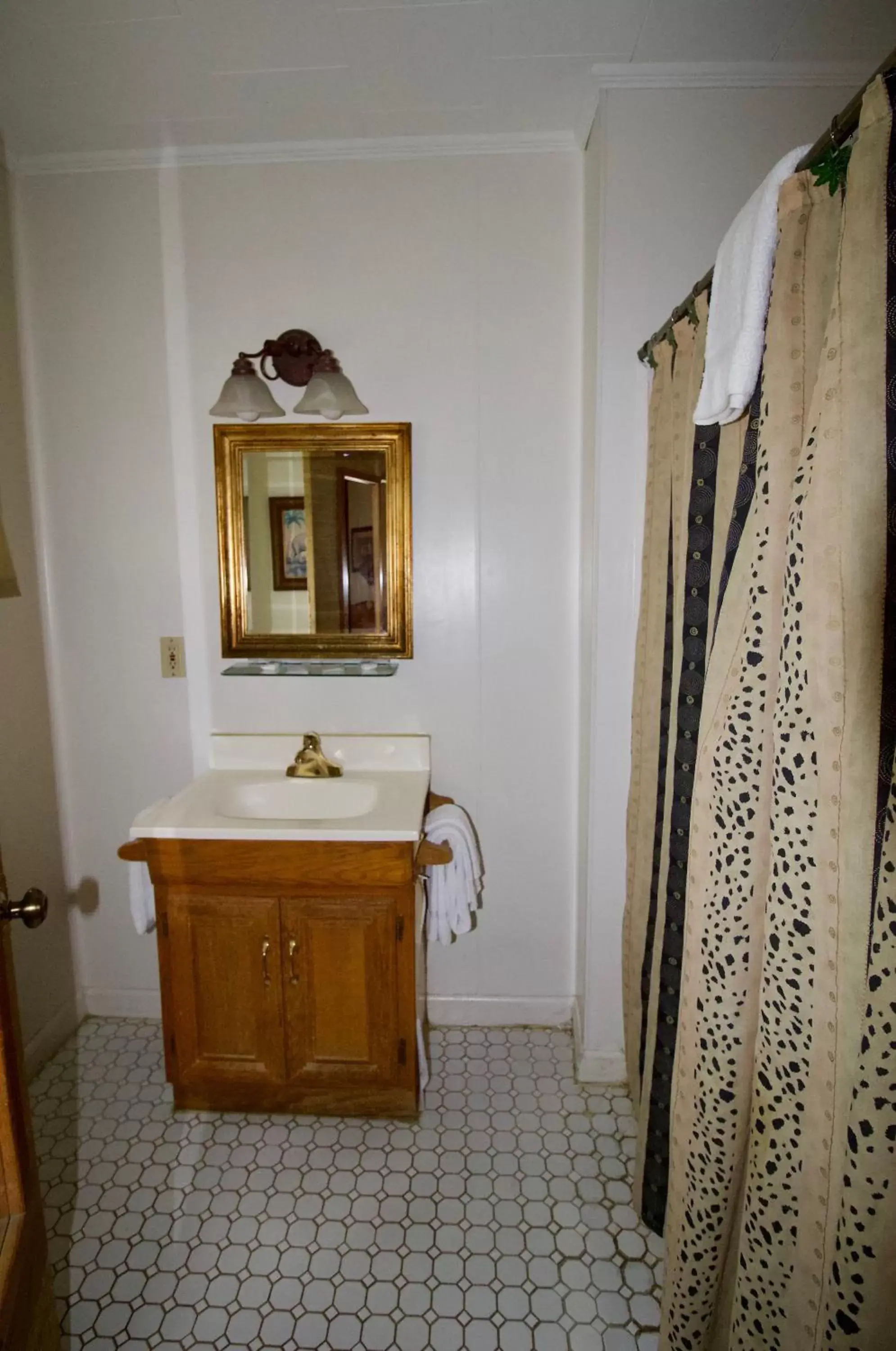 Bathroom in Oakdell Motel WATERFORD CT