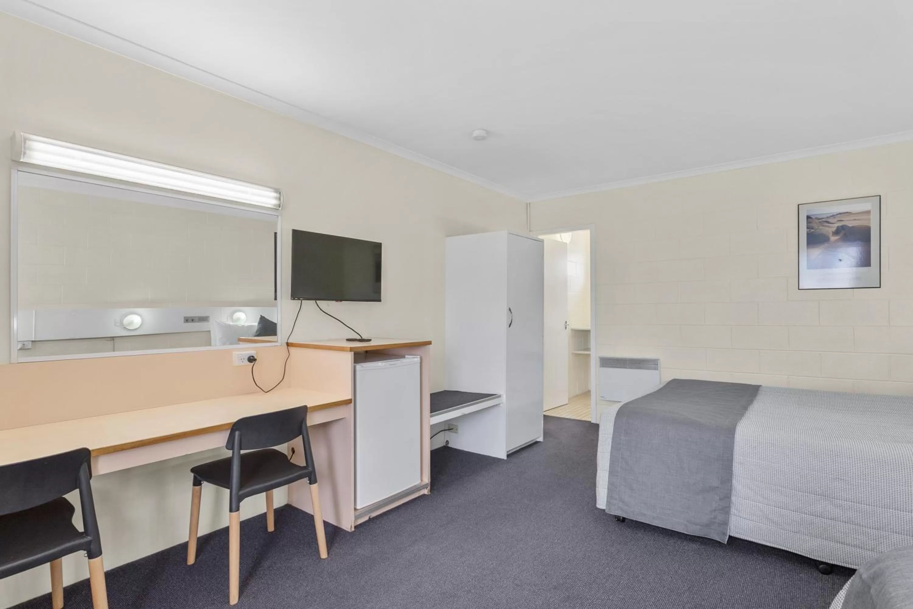 Photo of the whole room in Martin Cash Motel