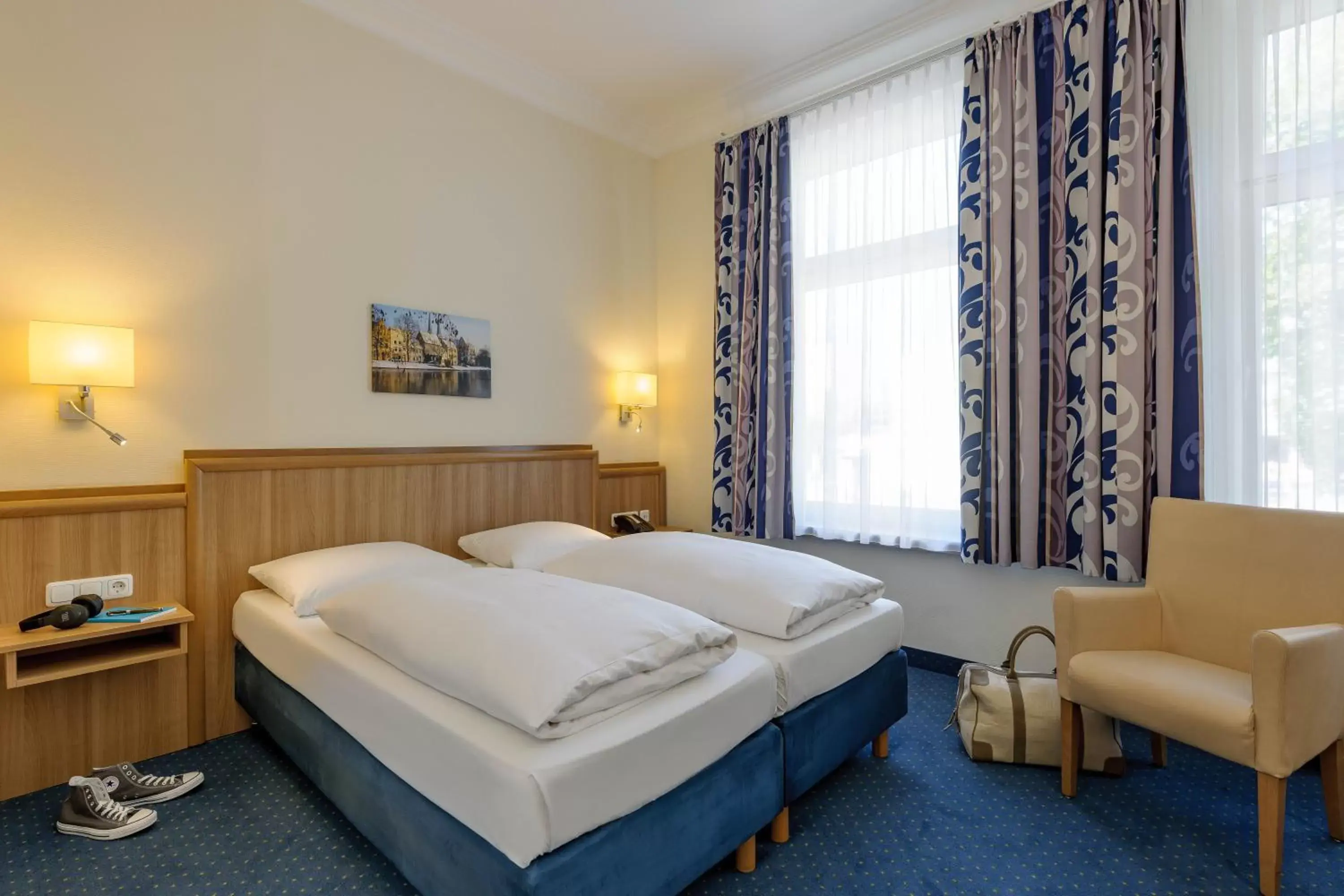 Shower, Bed in Mercure Hotel Luebeck City Center