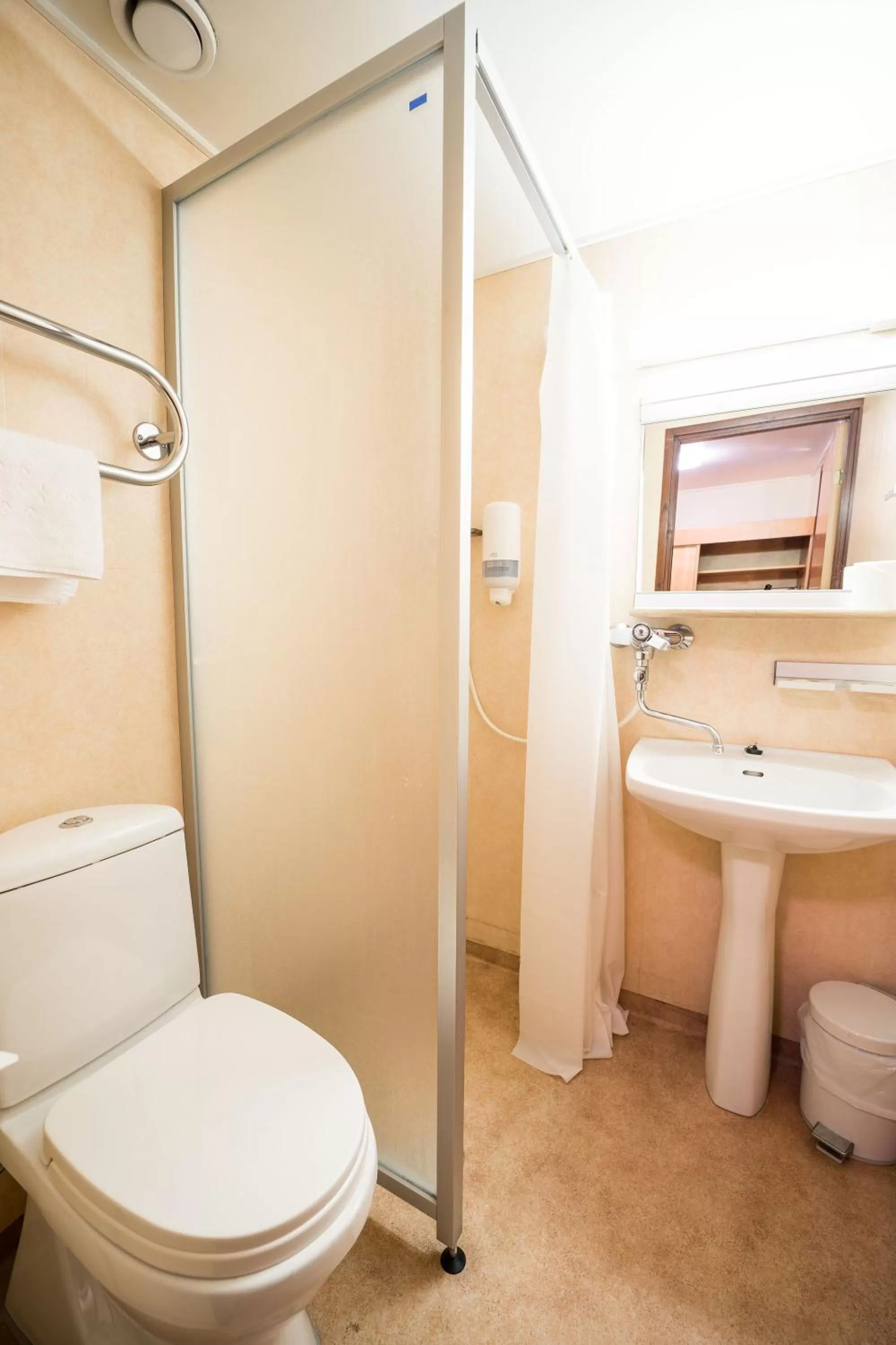 Bathroom in Budget Hotel Raahe