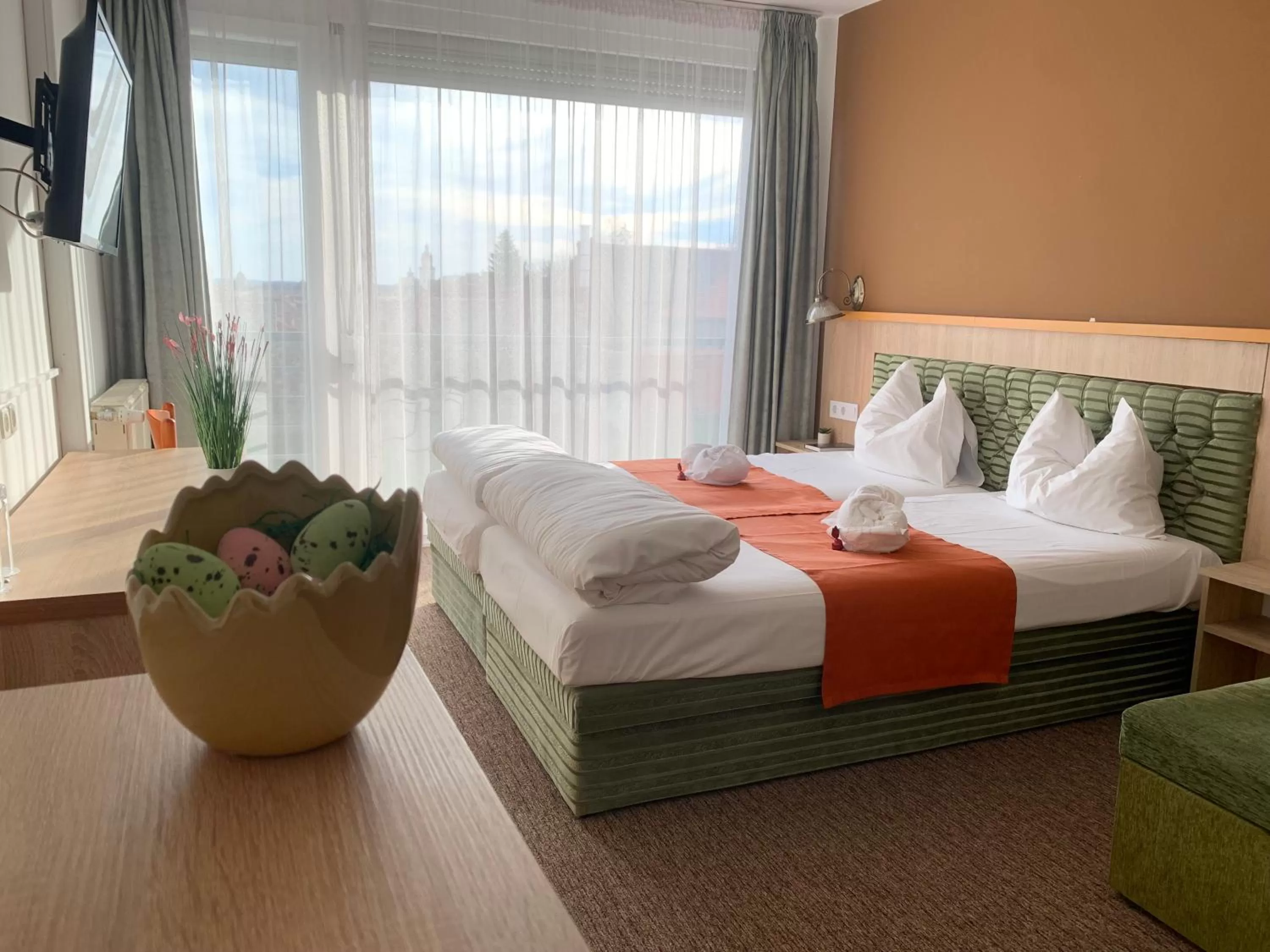 TV and multimedia, Bed in Várfal Wellness Panzió