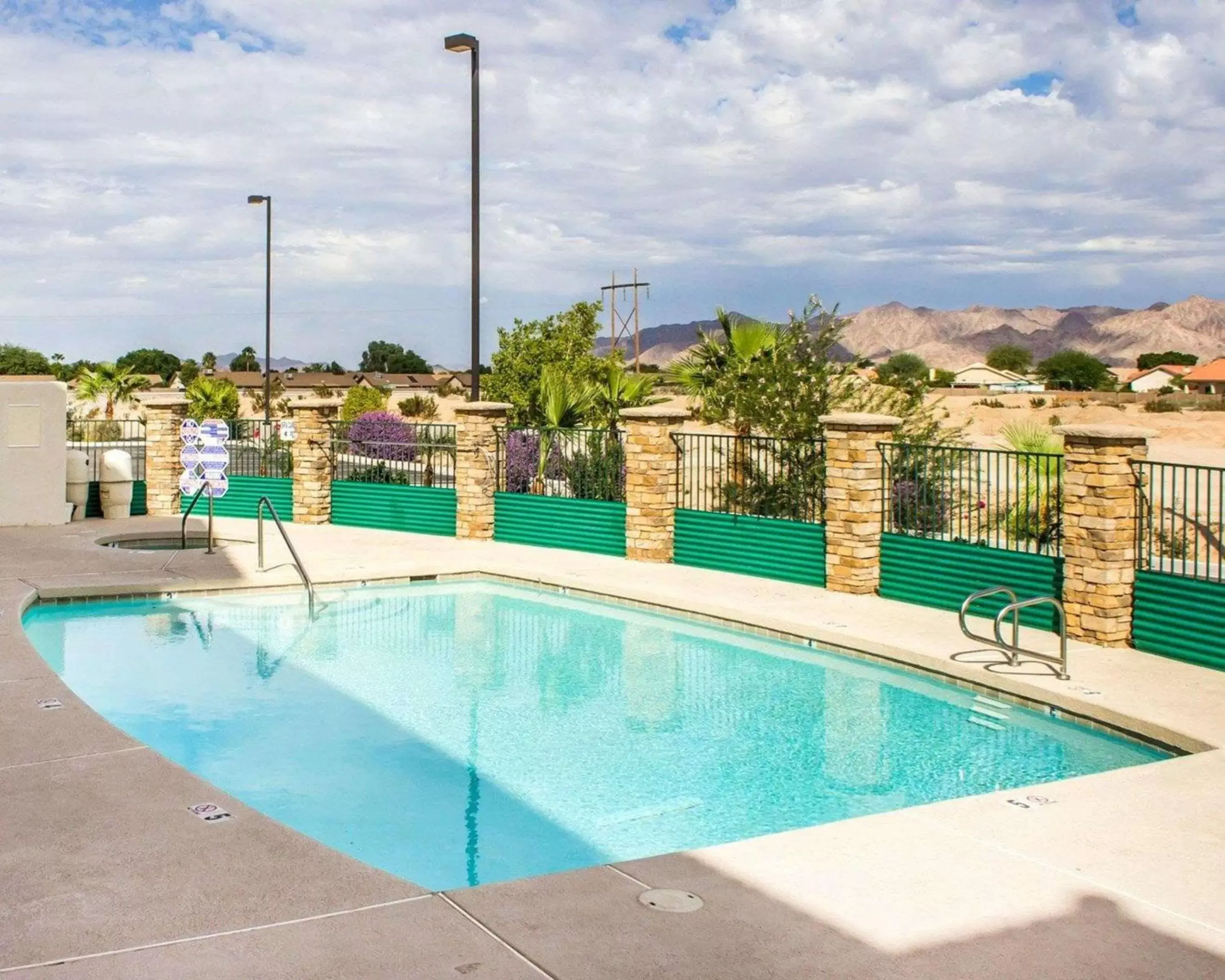 Swimming Pool in Comfort Inn and Suites Yuma I-8