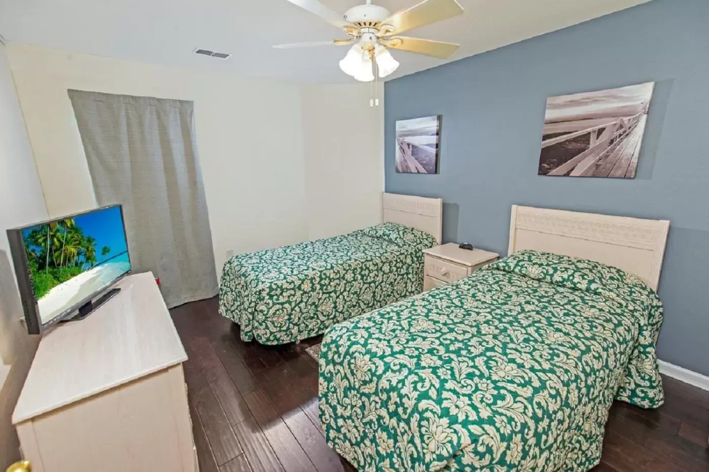 Bedroom, Bed in River Oaks Golf Resort