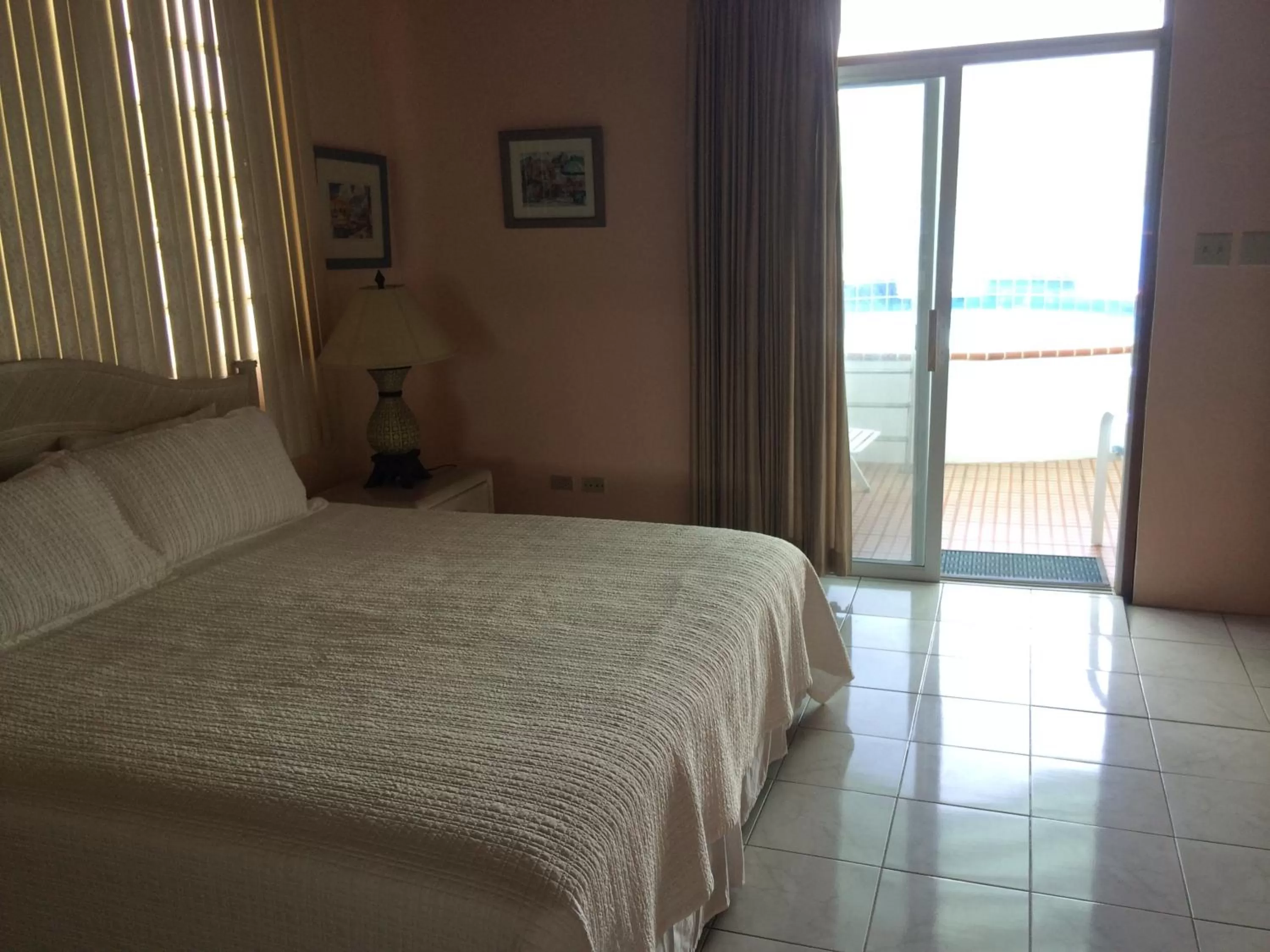 Bedroom, Bed in Fort Burt Hotel