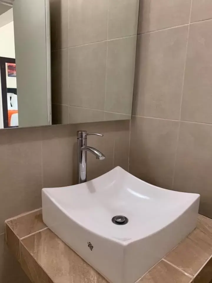 Bathroom in Hotel Diez