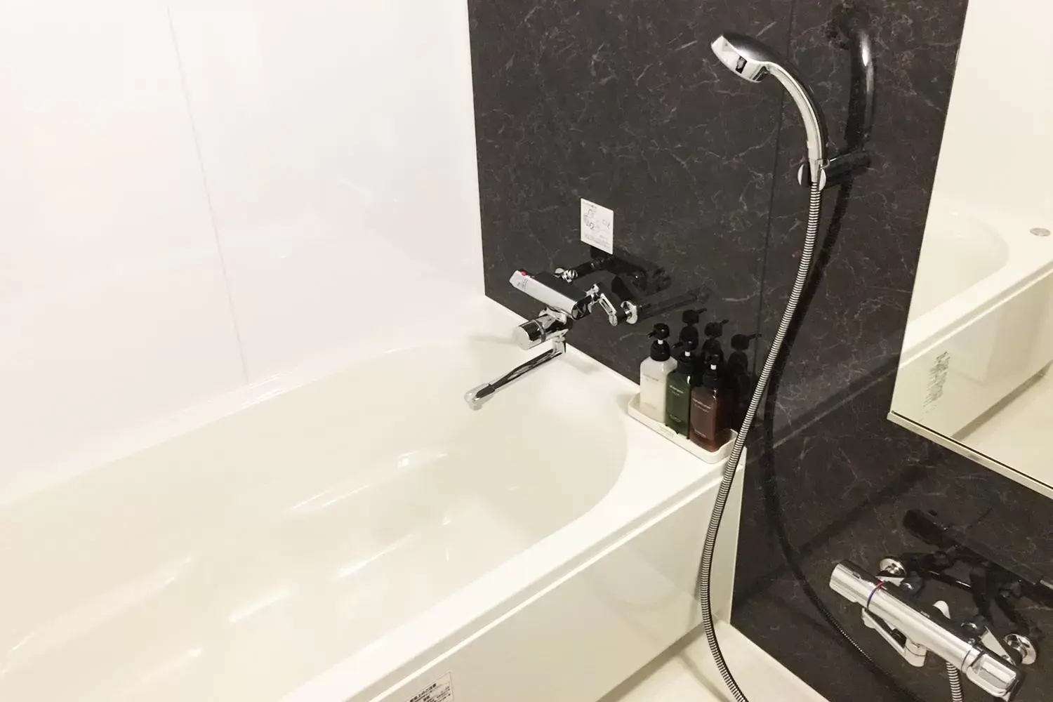 Photo of the whole room in Lantana Osaka Photo of the whole room in Lantana Osaka