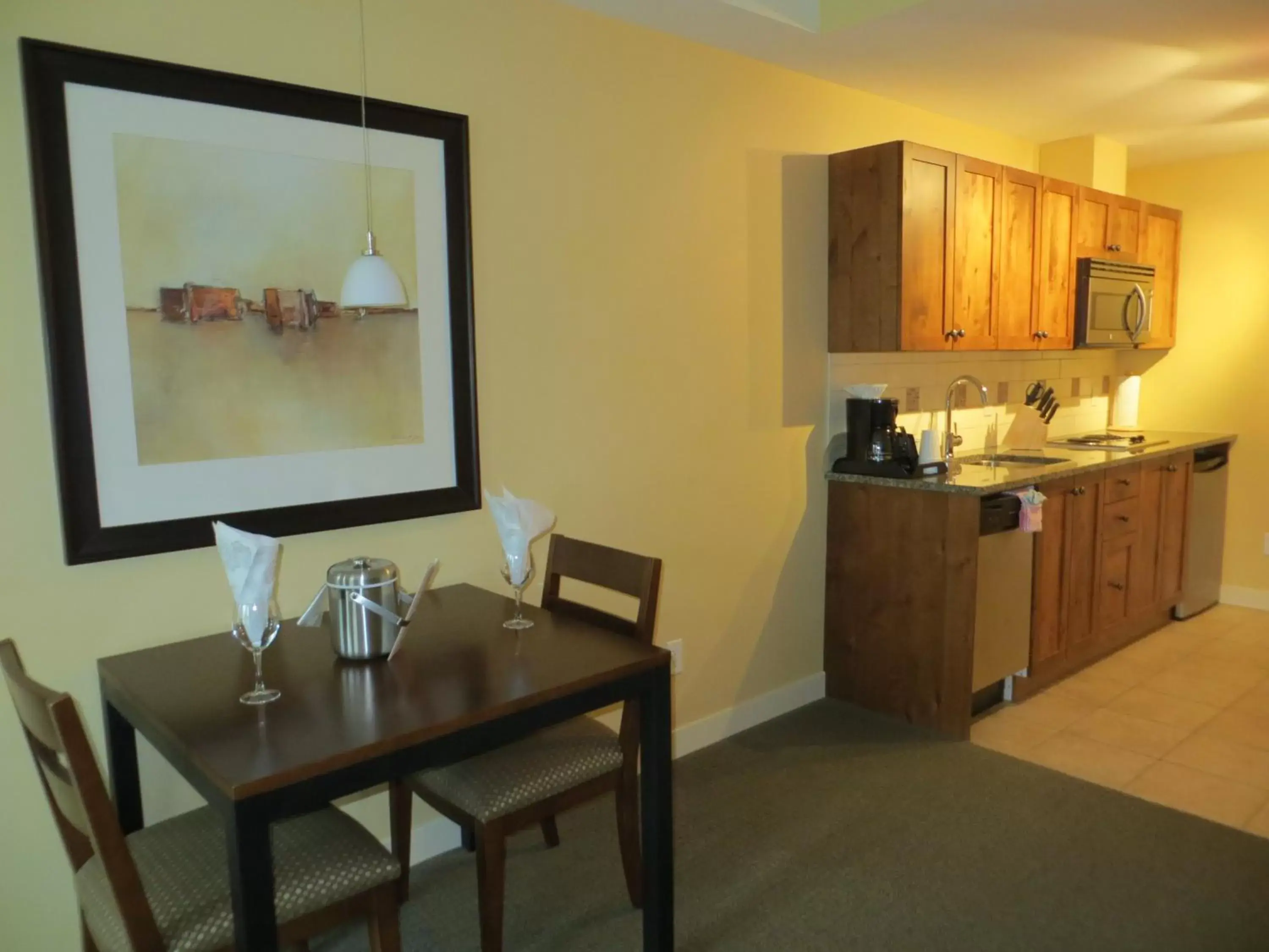 Kitchen or kitchenette, Kitchen/Kitchenette in Walnut Beach Resort