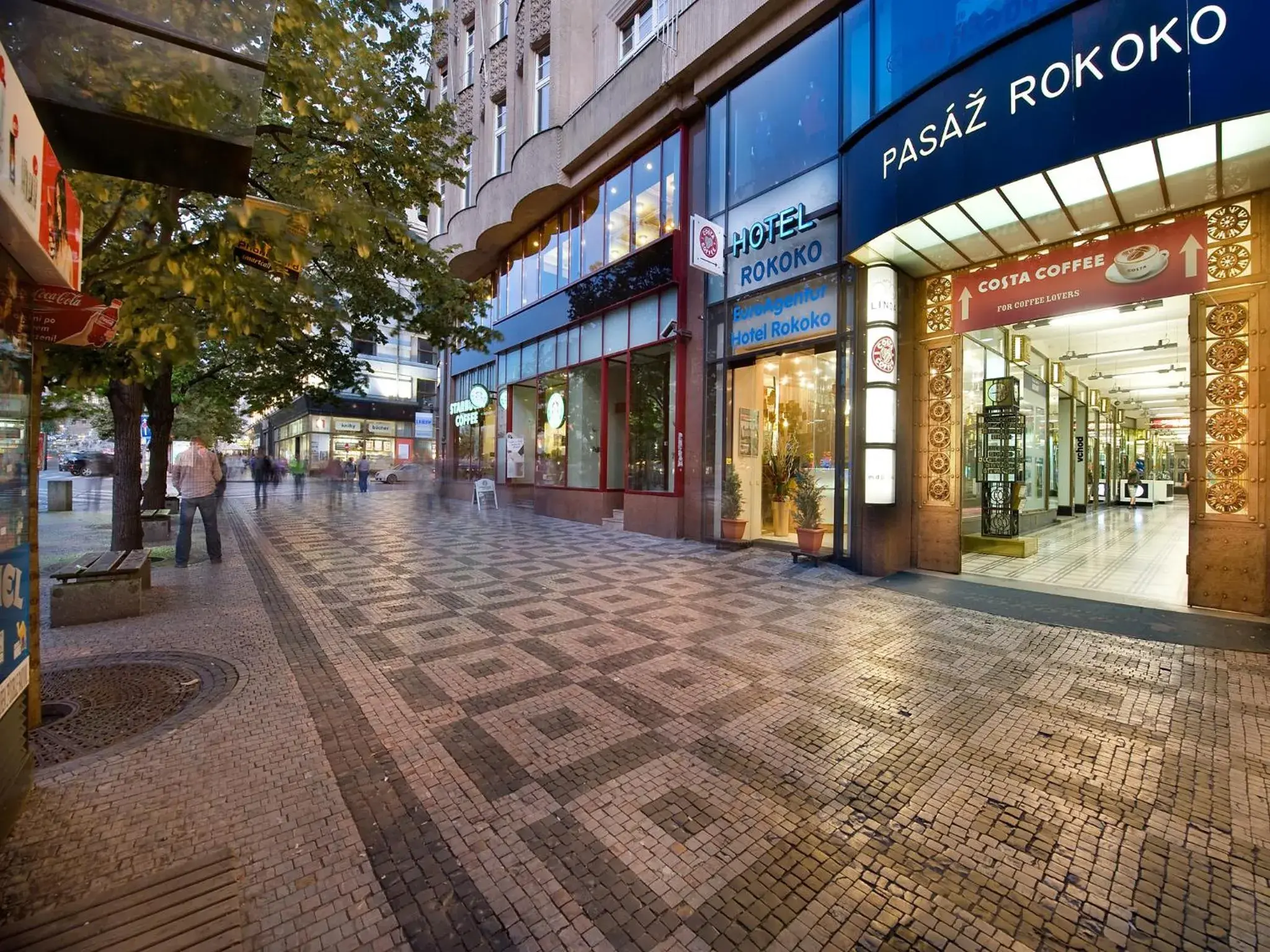 Facade/entrance in EA Hotel Rokoko