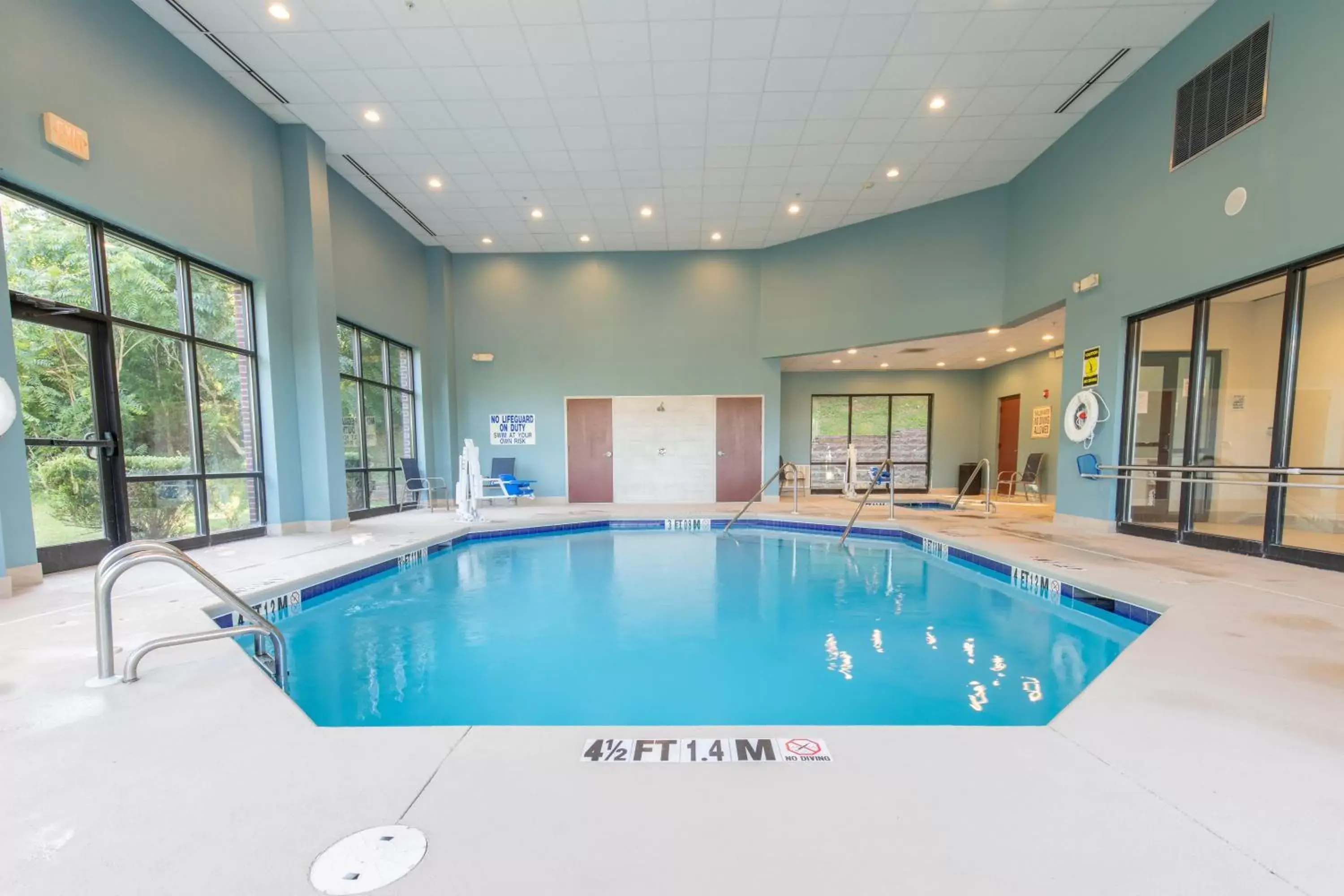 Swimming pool in Holiday Inn Express Johnson City, an IHG Hotel