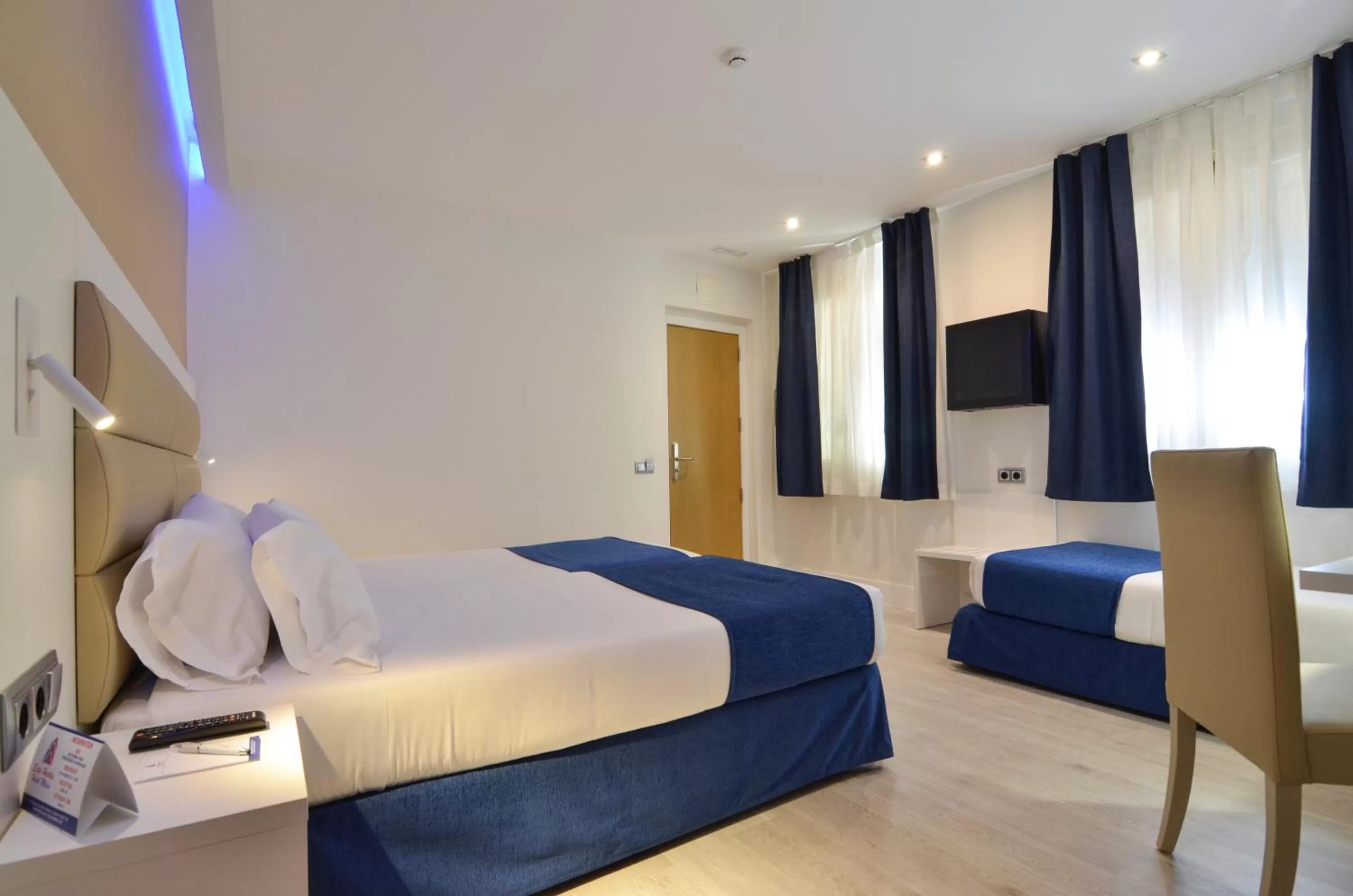 Photo of the whole room, Bed in Hotel Miau