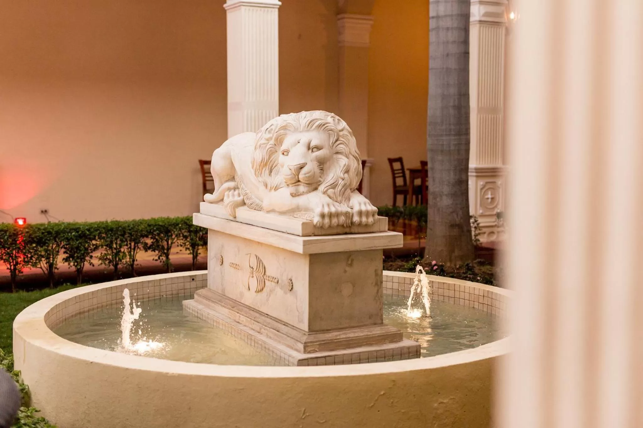 Swimming pool in Hotel la Perla Leon