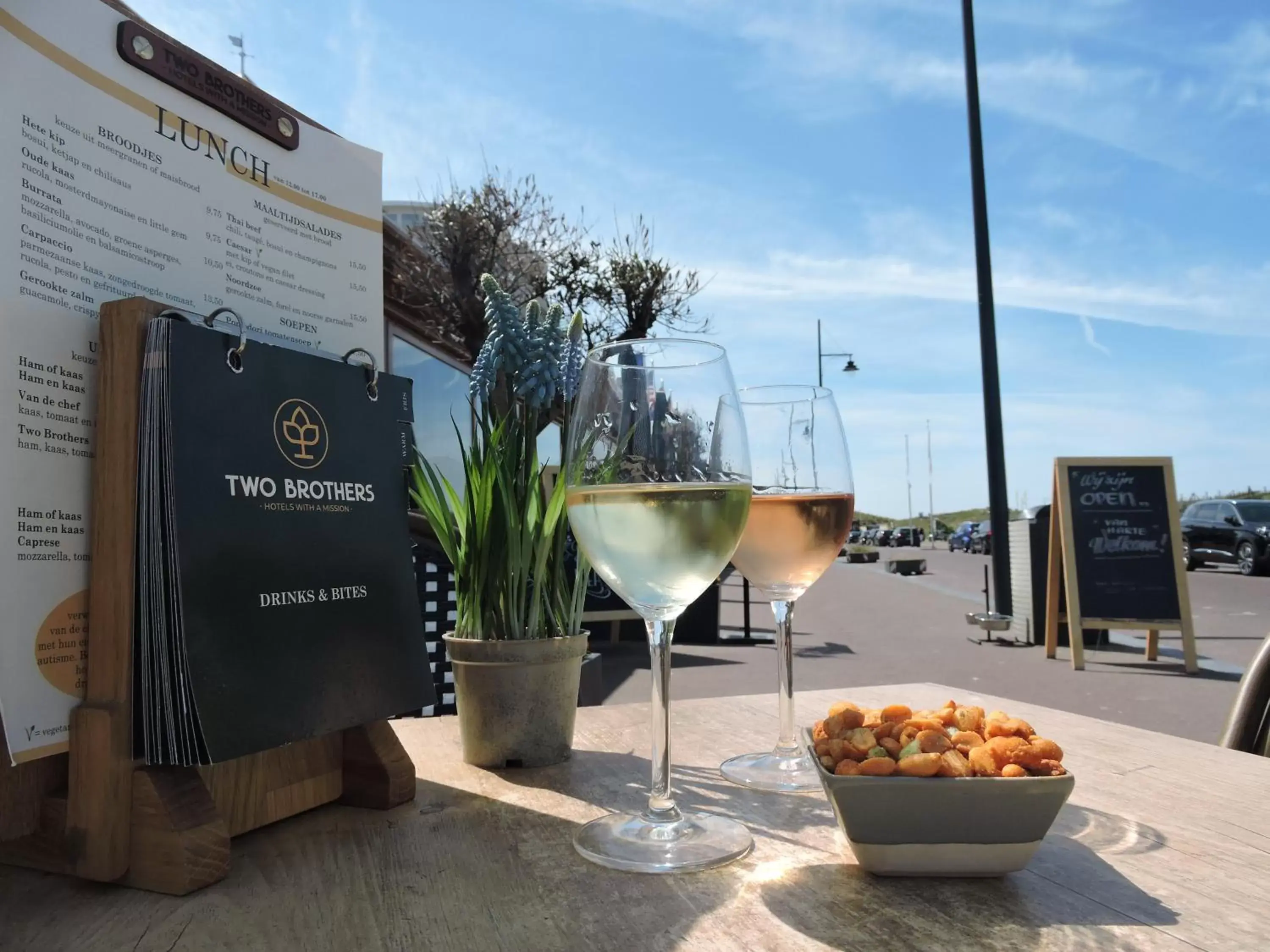 Restaurant/places to eat in Two Brothers Noordwijk Beach Restaurant/places to eat in Two Brothers Noordwijk Beach