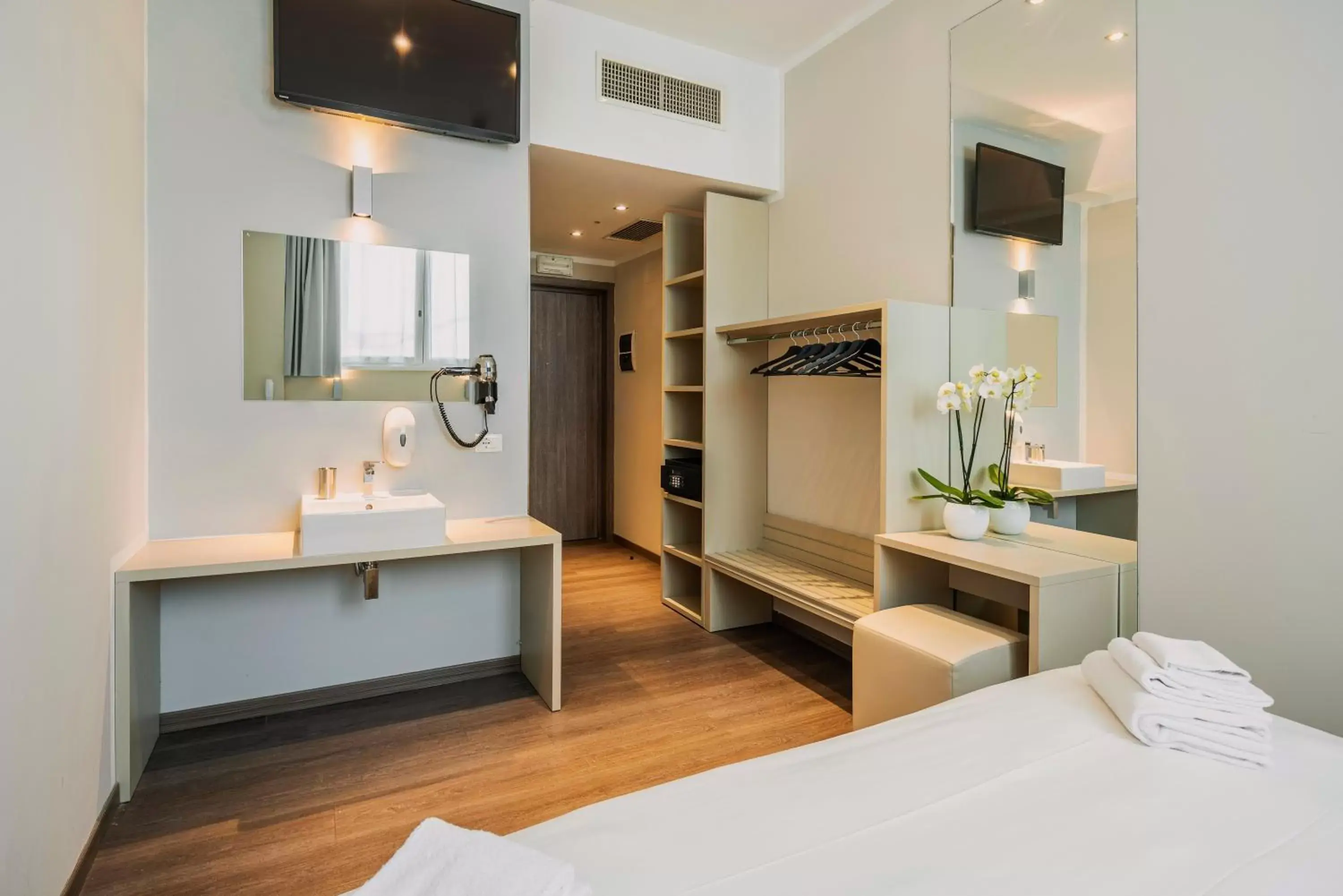 TV and multimedia, Bed in Fasthotel Linate TV and multimedia, Bed in Fasthotel Linate