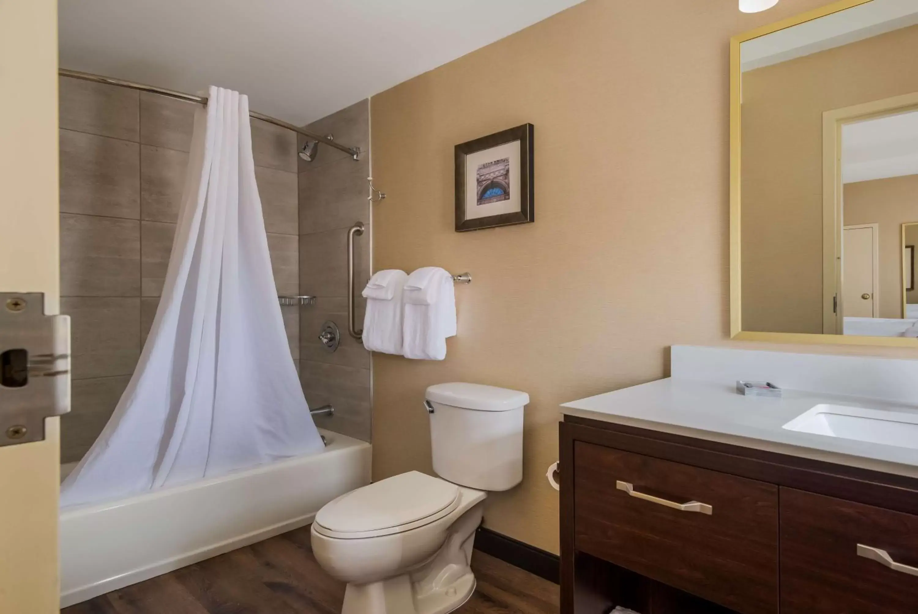 Bathroom in Best Western Syracuse Downtown Hotel and Suites