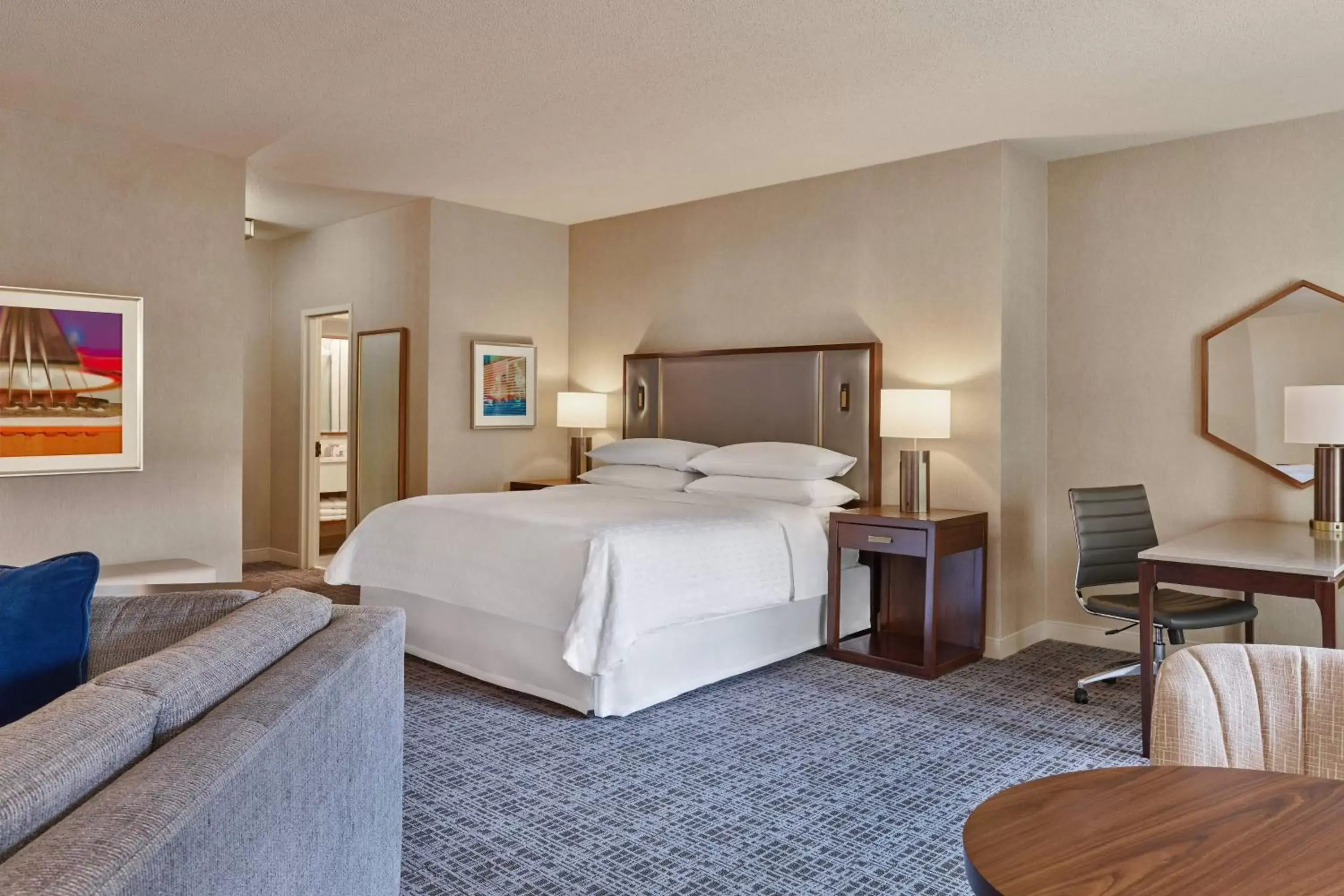 Photo of the whole room, Bed in Sheraton Music City Nashville Airport
