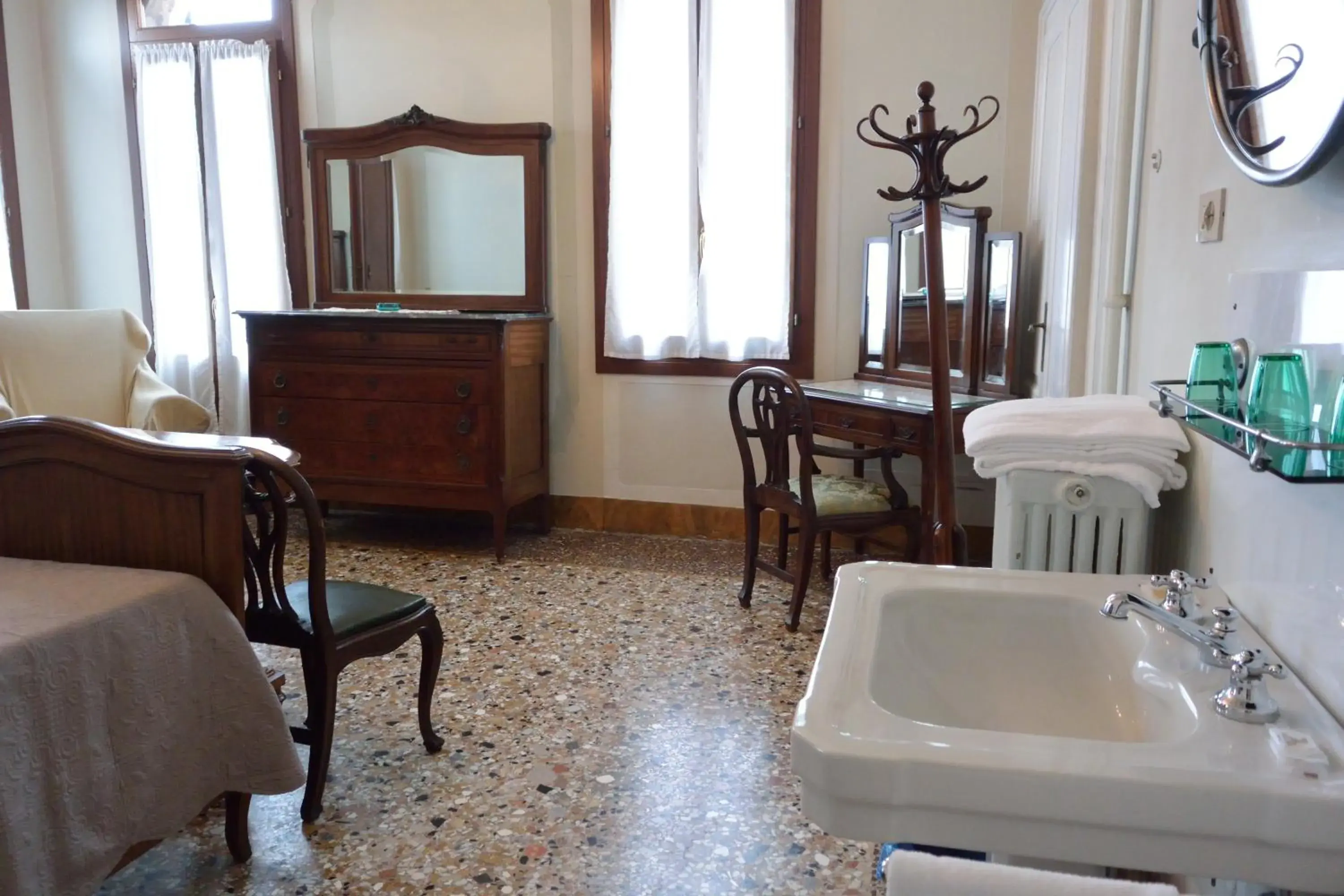 Photo of the whole room in Pensione Seguso