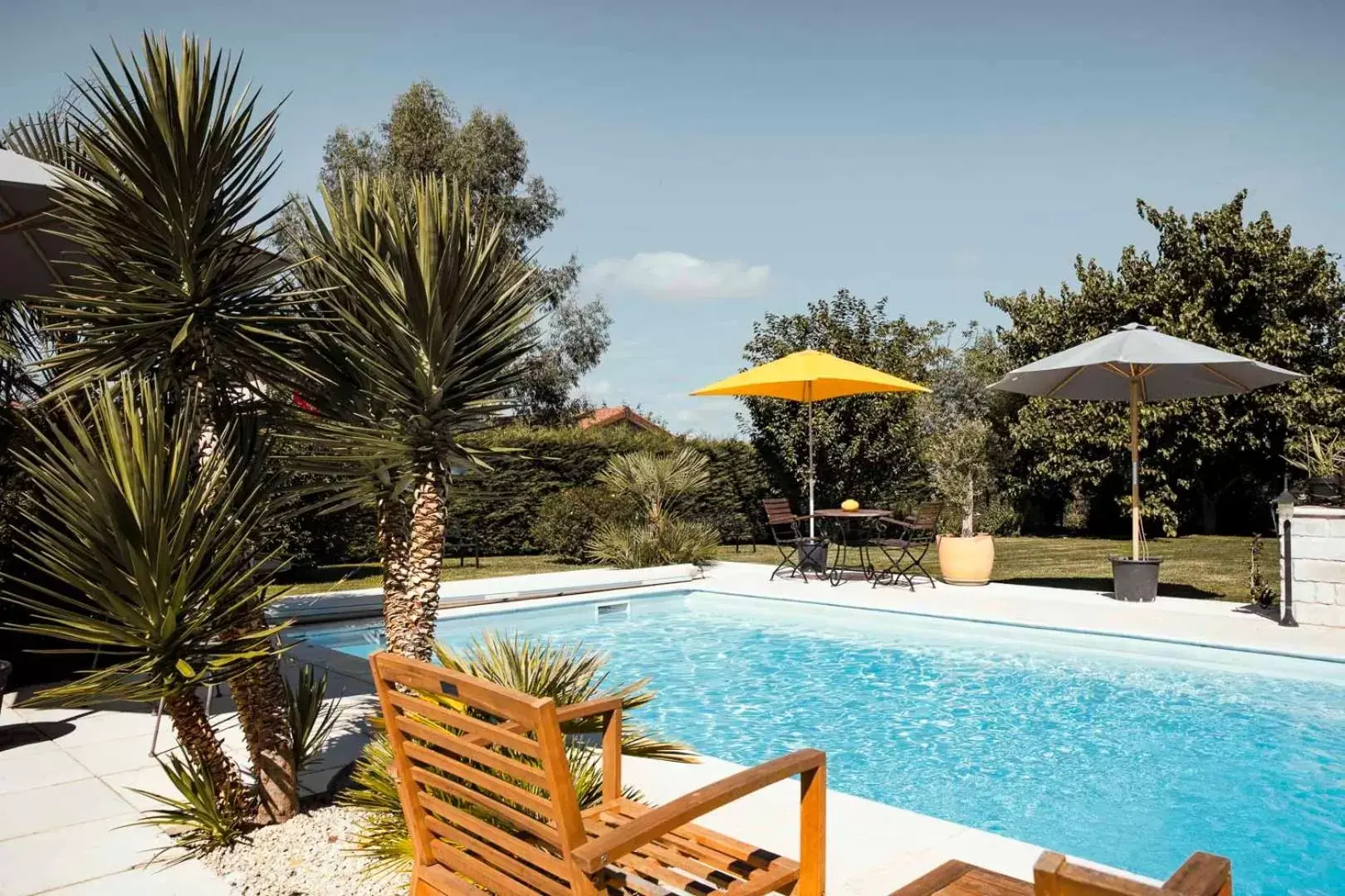 Swimming Pool in Merveilleuses chambres d'hôtes à Panazol