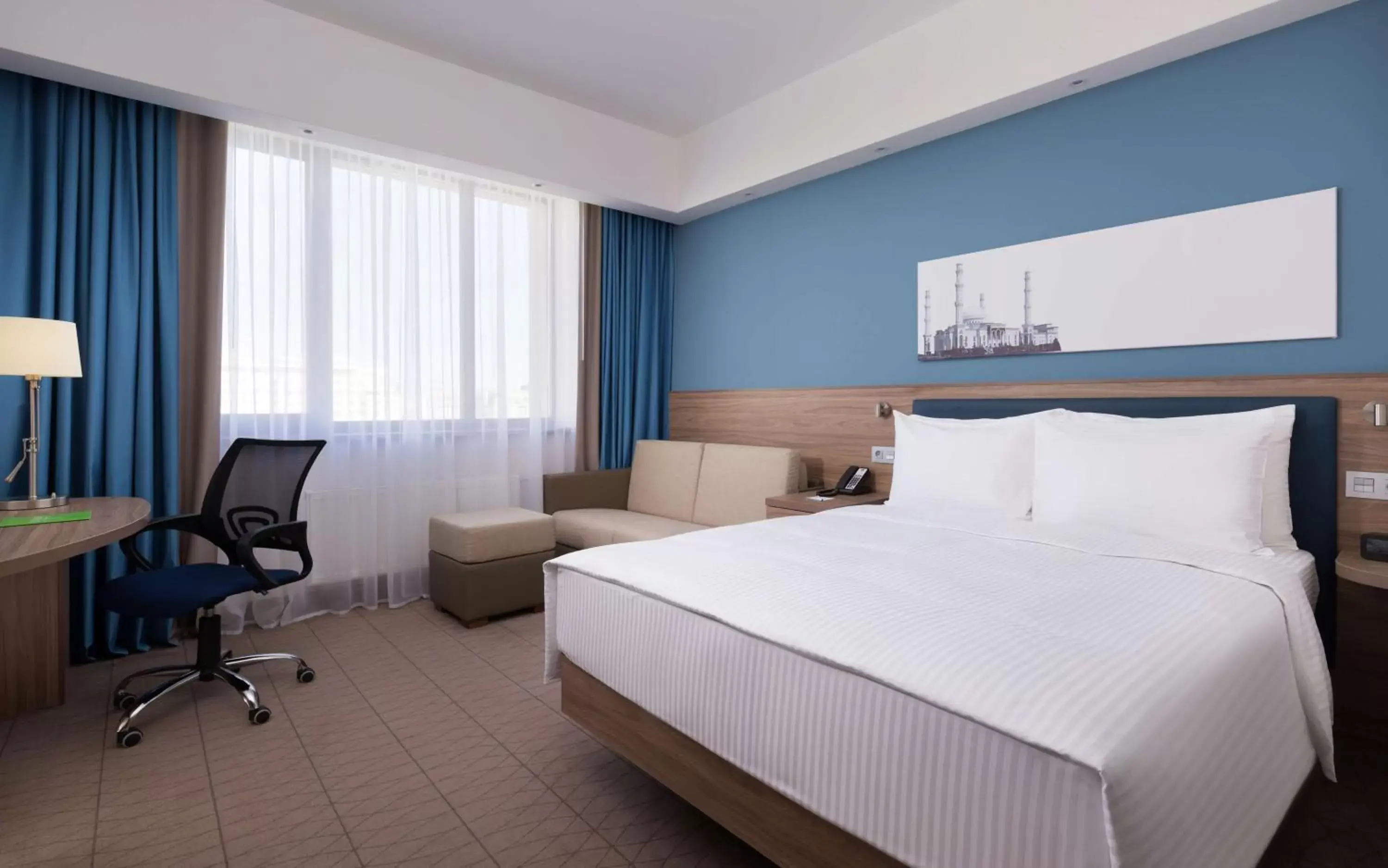 Bedroom, Bed in Hampton By Hilton Astana Triumphal Arch