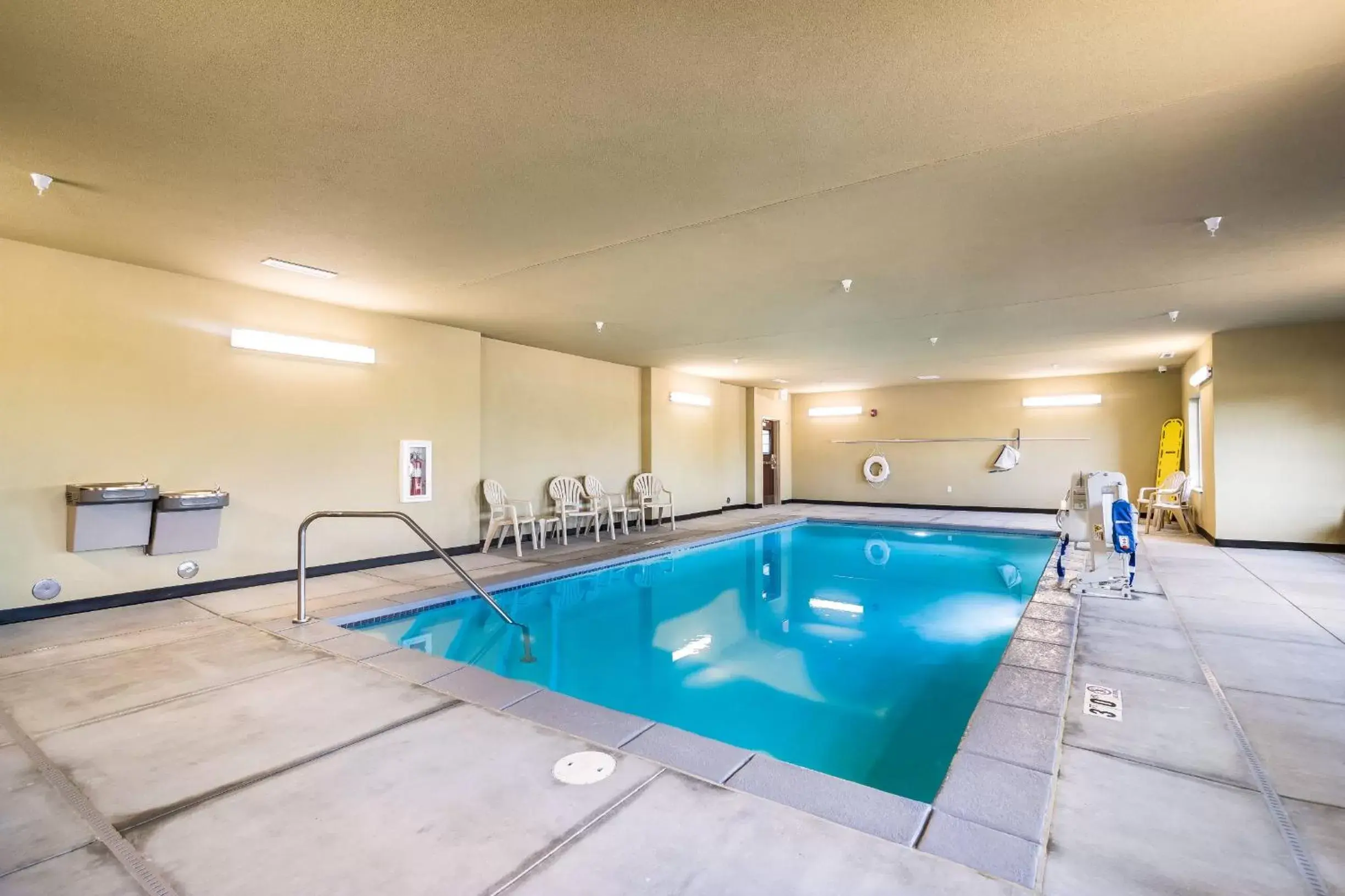 Activities, Swimming Pool in Cobblestone Hotel & Suites - Victor