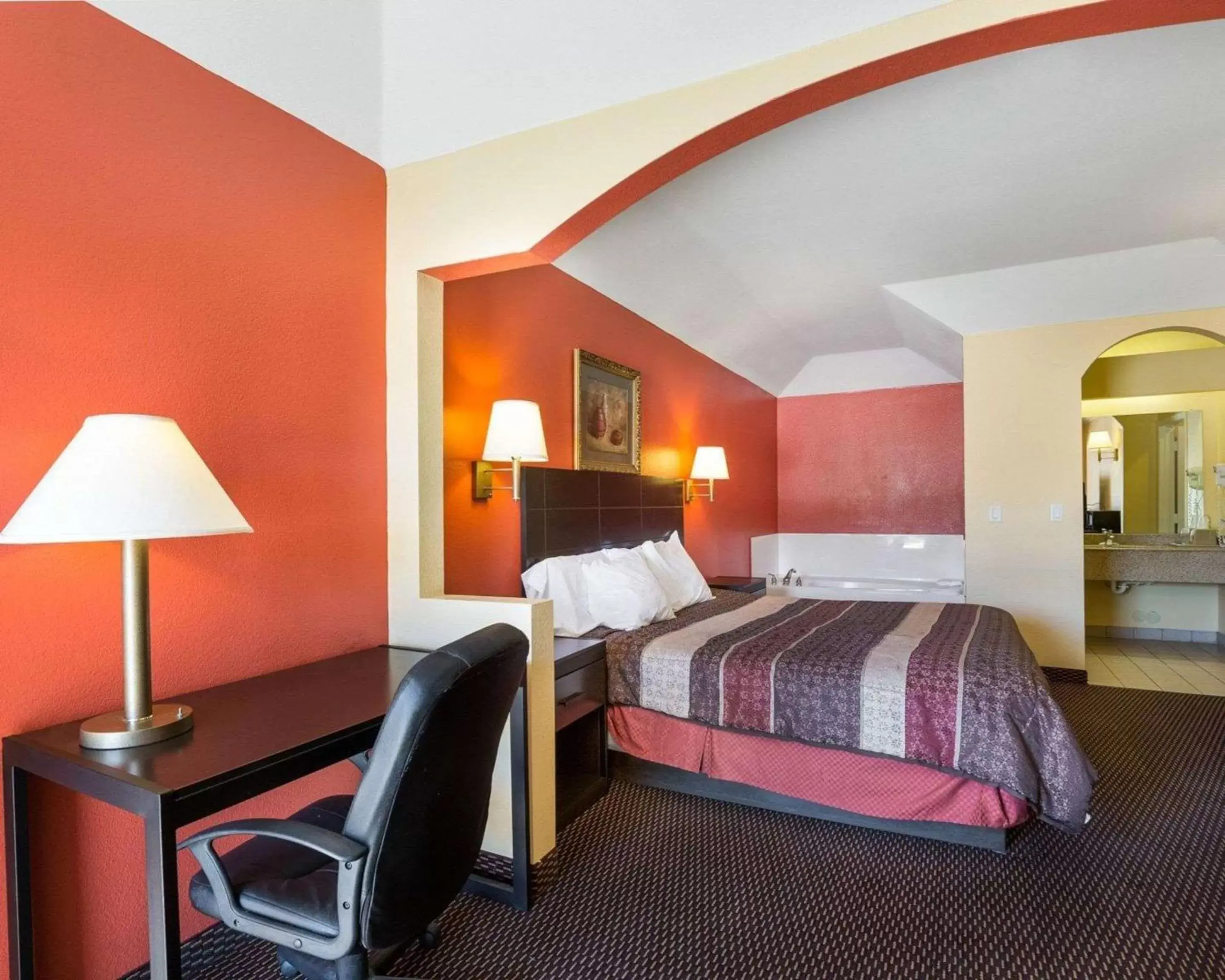 Photo of the whole room, Bed in Rodeway Inn & Suites Humble