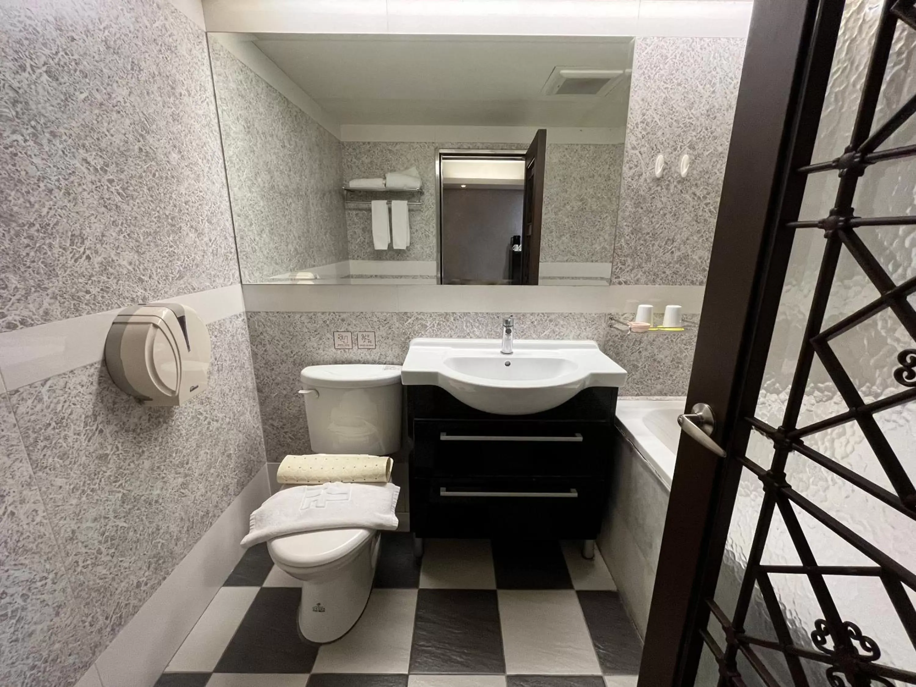 Bathroom in Guide Hotel Taipei Xinyi