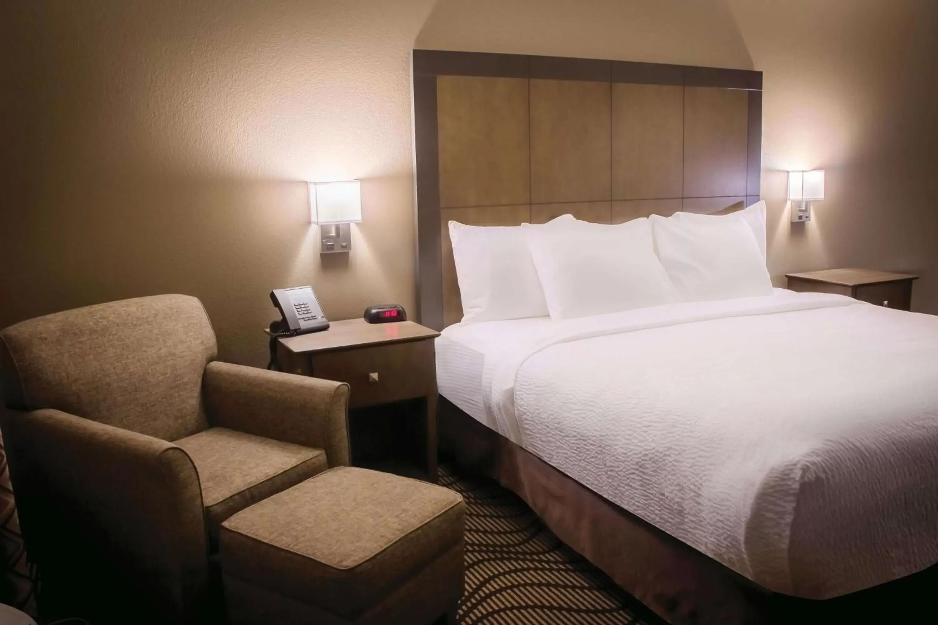 Photo of the whole room, Bed in Best Western Plus Kalispell/Glacier Park West Hotel & Suites