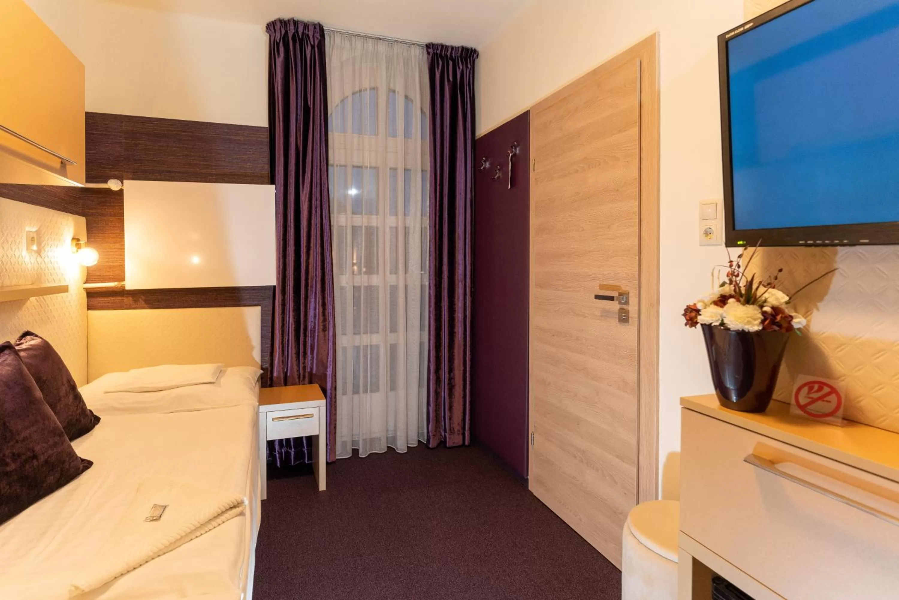 TV and multimedia, Bed in Teátrum Boutique Hotel