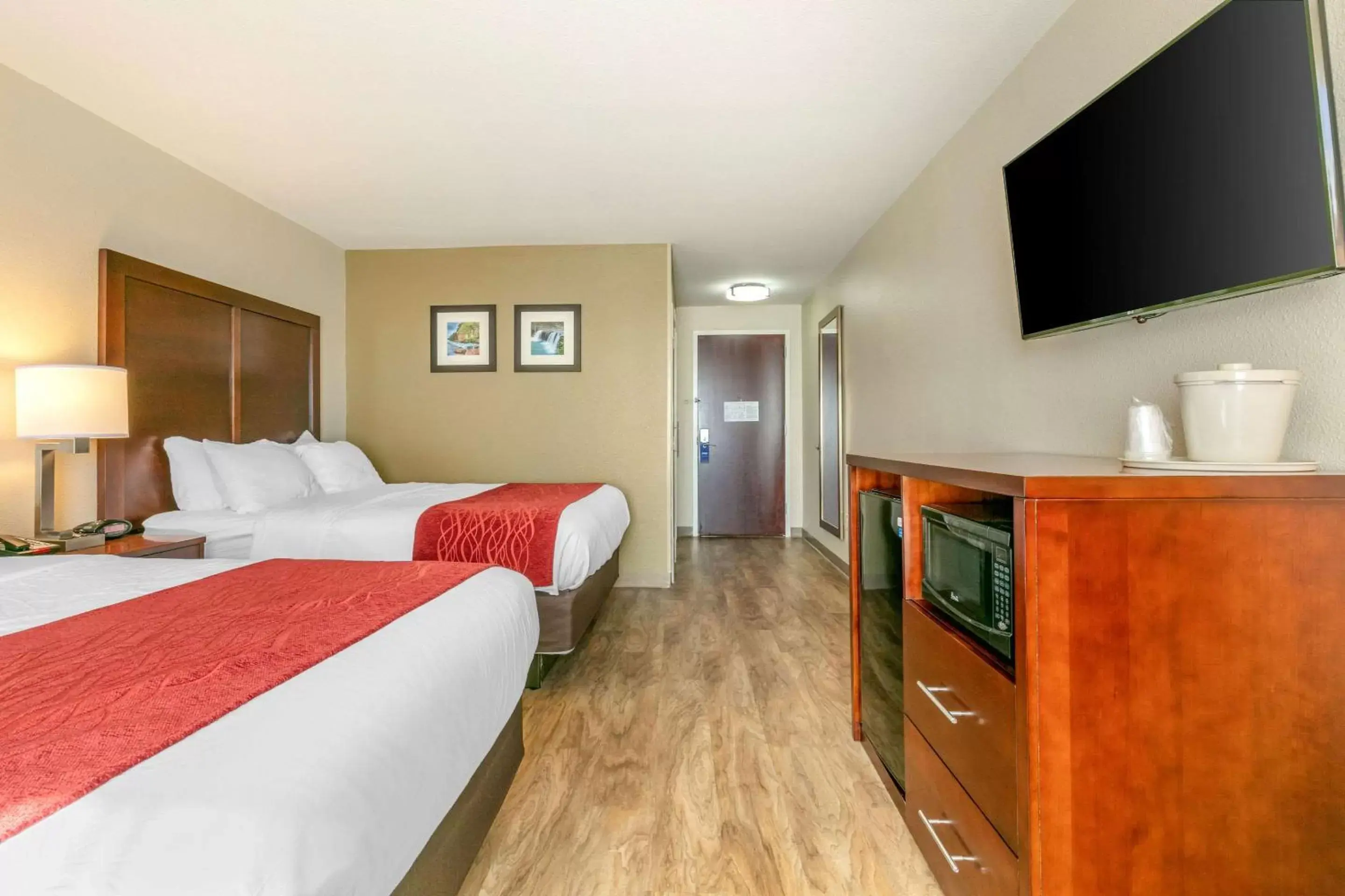 Photo of the whole room, Bed in Comfort Inn and Suites Van Buren - Fort Smith