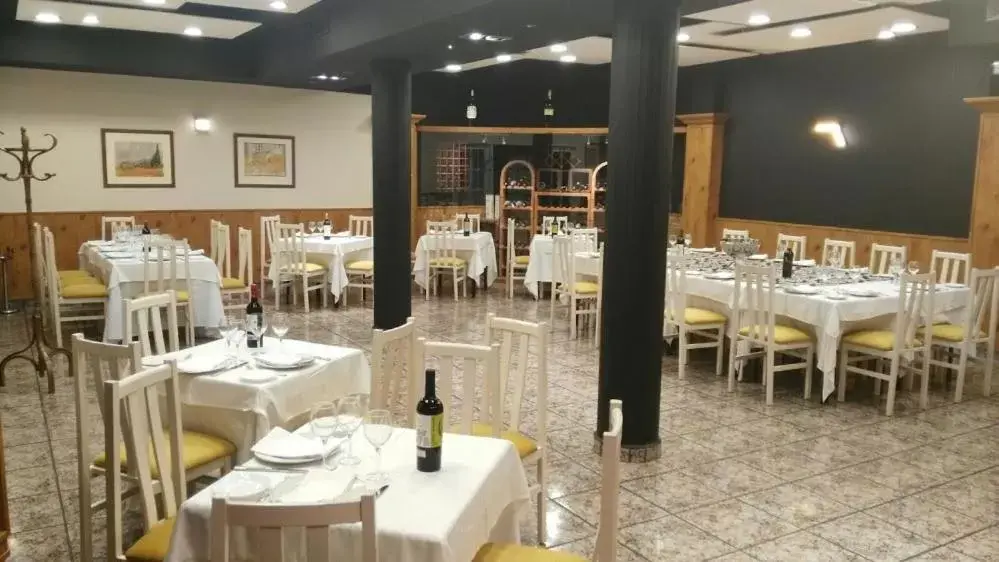 Restaurant/Places to Eat in Hotel Los Bartolos