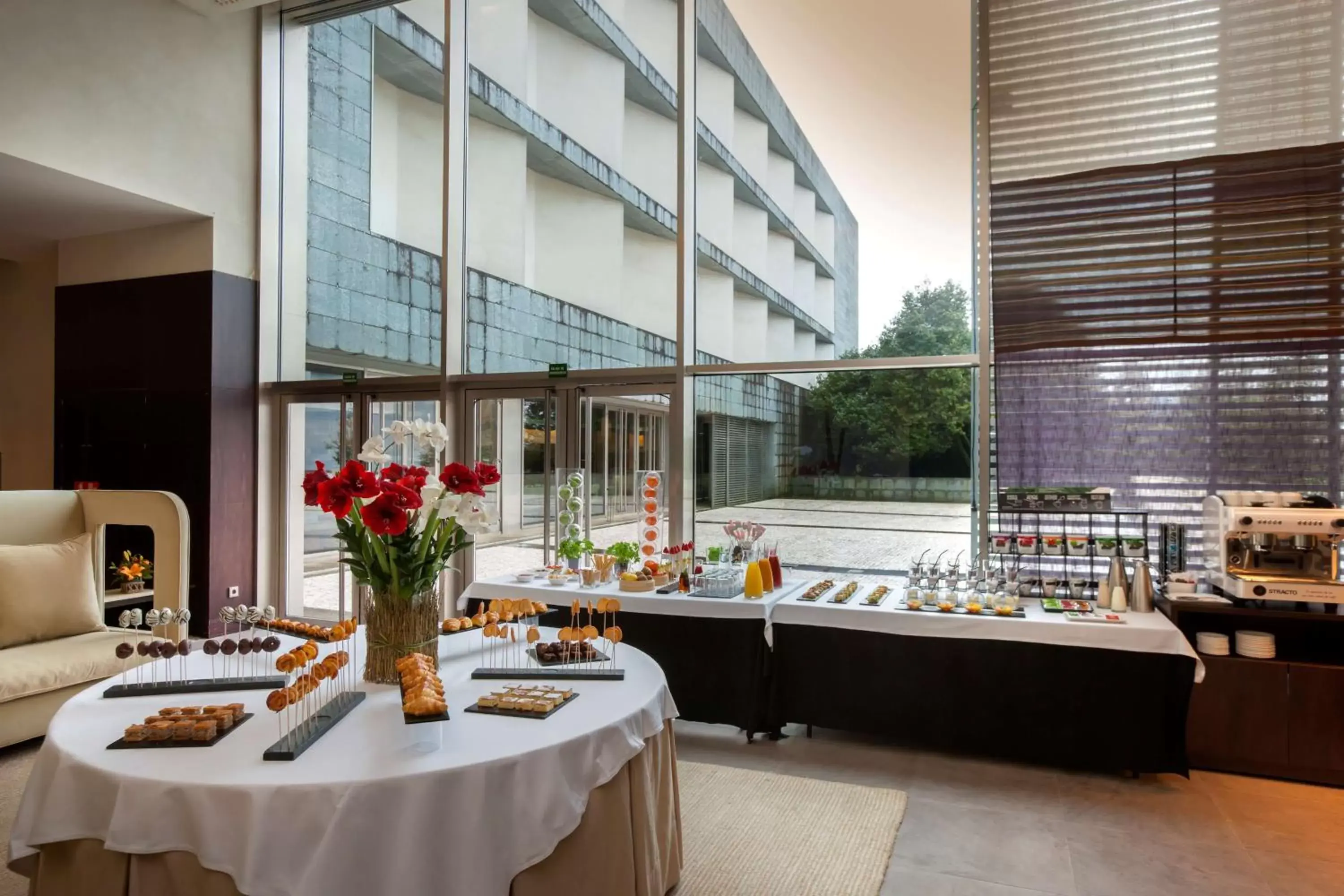 Business facilities, Restaurant/Places to Eat in NH Collection Santiago de Compostela