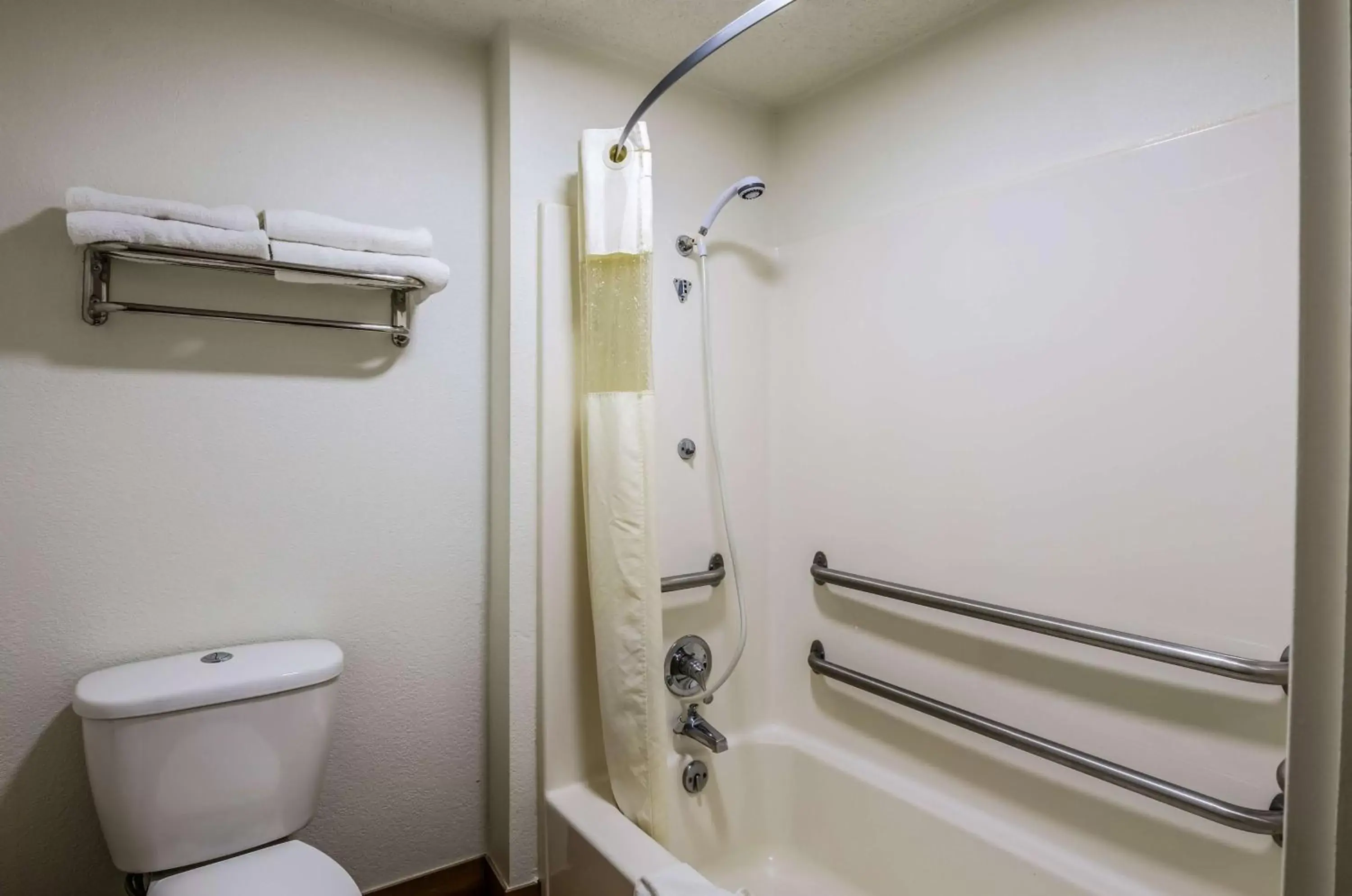 Shower, Bathroom in Motel 6-Troutville, VA