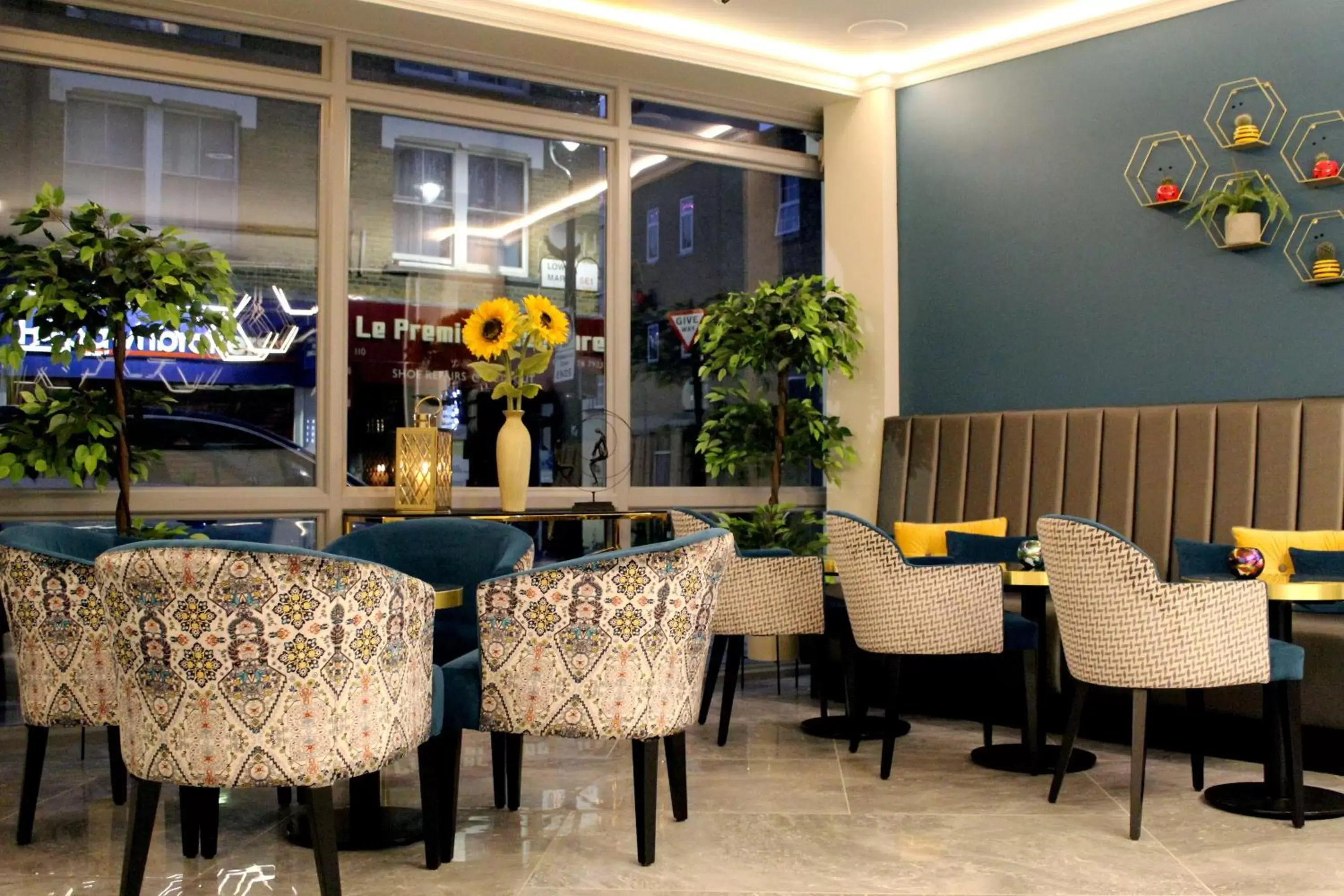 Lobby or reception, Restaurant/Places to Eat in NOX Waterloo