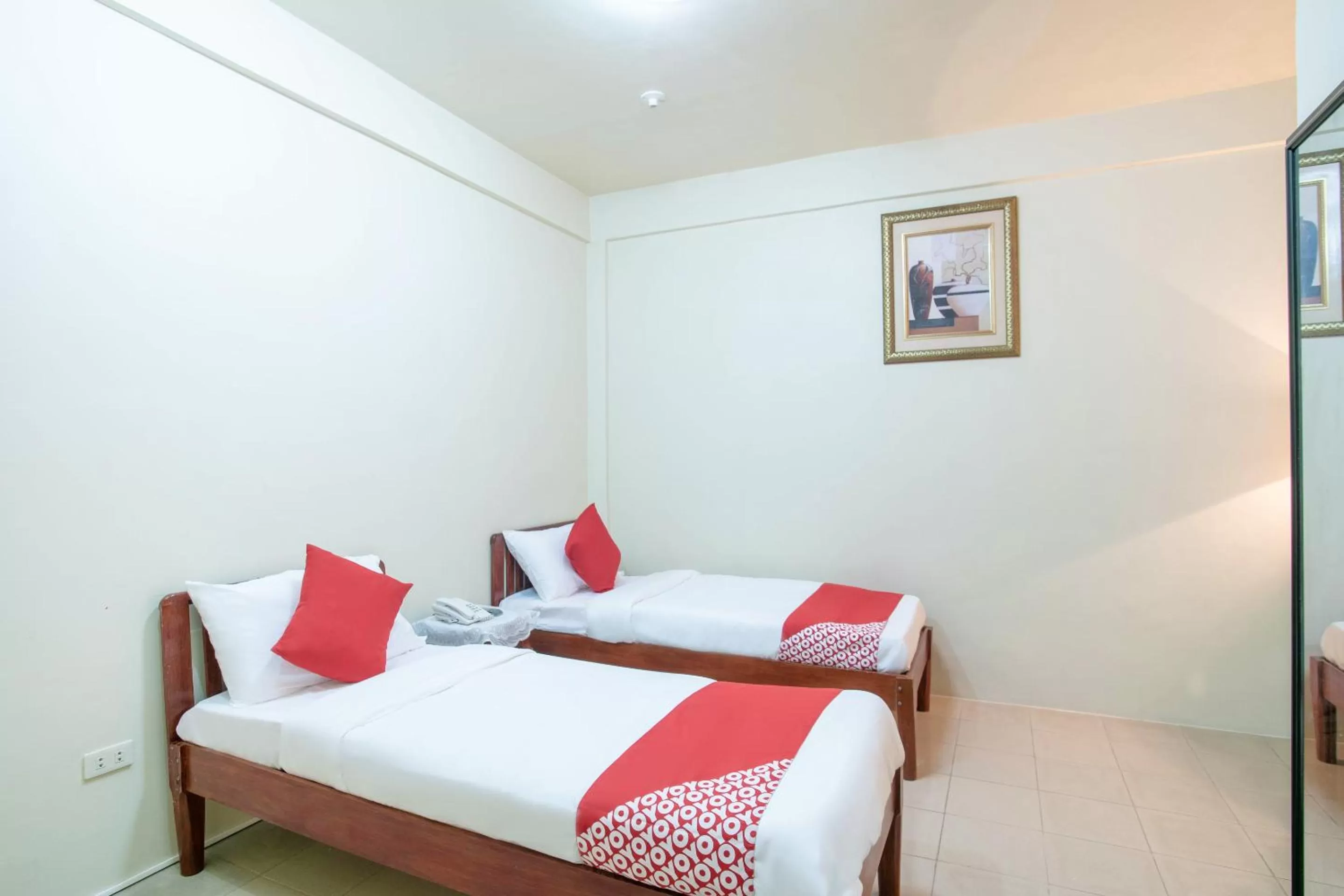 Bedroom, Bed in Conrado's Apartelle