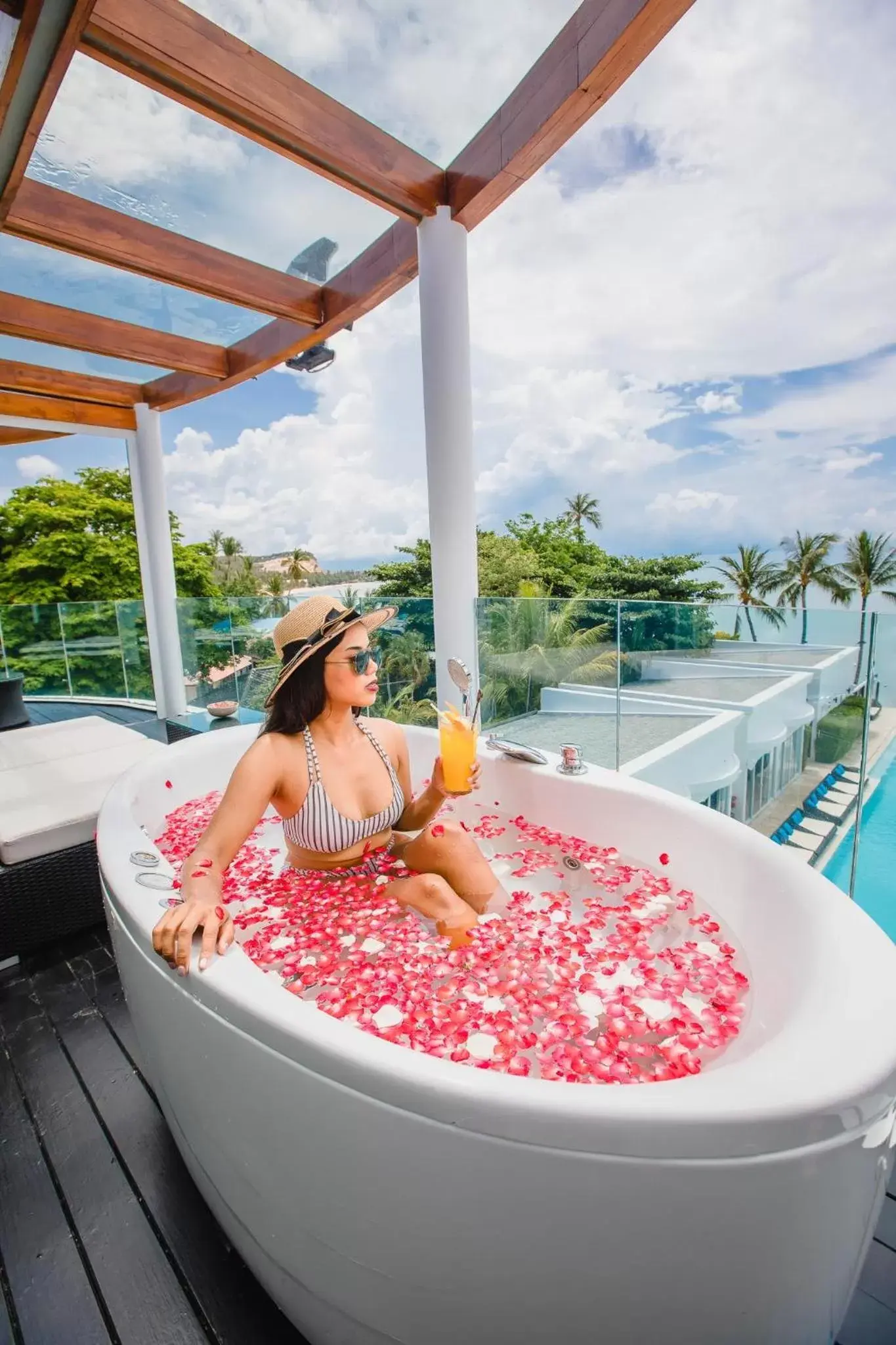 Balcony/Terrace in The Privilege Hotel Ezra Beach Club