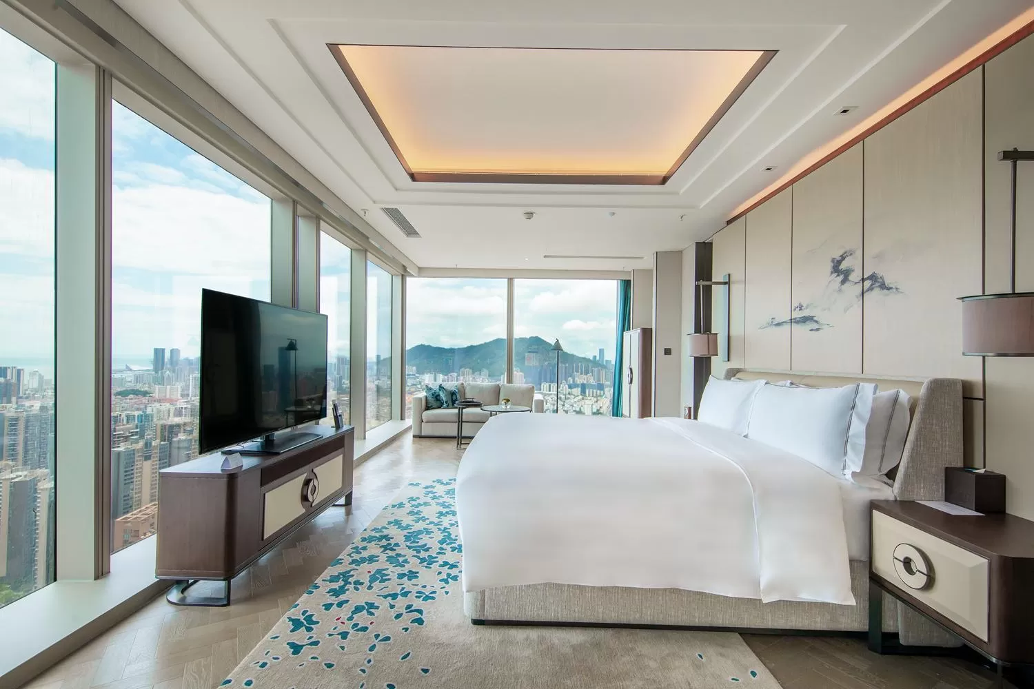 Photo of the whole room, Bed in Raffles Shenzhen, Situated in the heart of One Shenzhen Bay, Book Now to Enjoy Free Minibar and Happy Hour Privileges at Long Bar on 71F