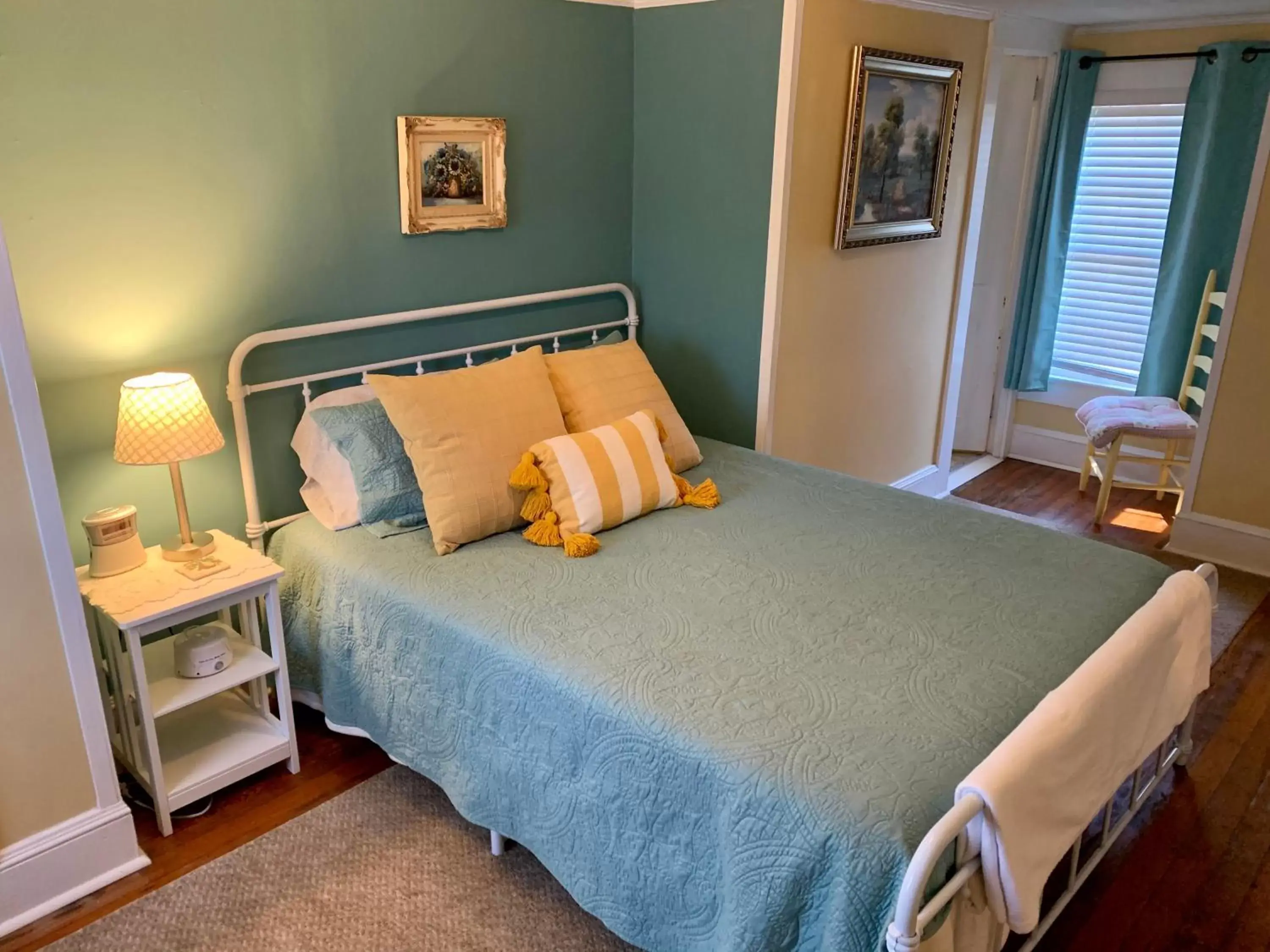 Bedroom, Bed in The Inn on Front Street