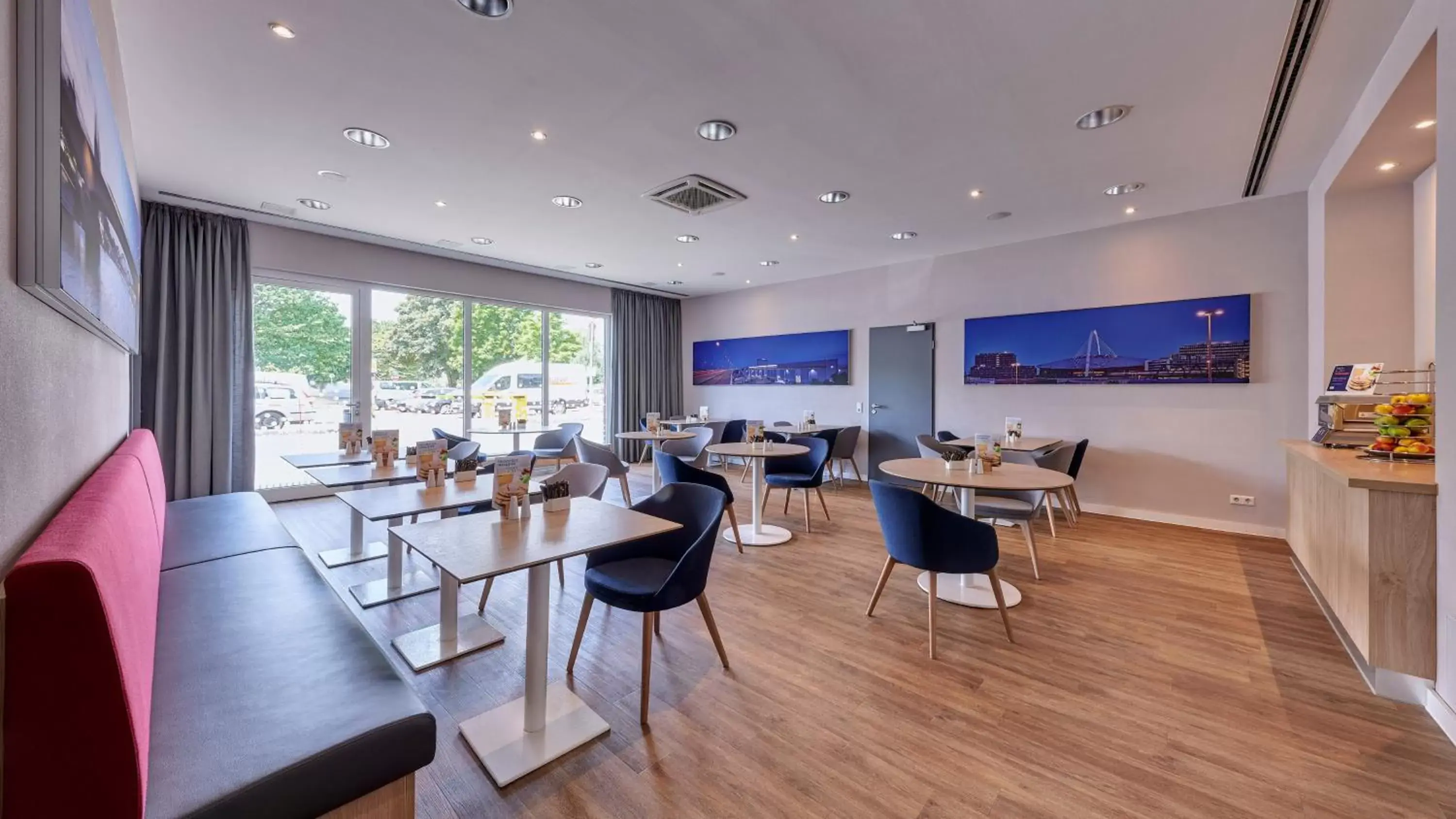 Restaurant/places to eat in Holiday Inn Express Cologne Muelheim by IHG Restaurant/places to eat in Holiday Inn Express Cologne Muelheim by IHG