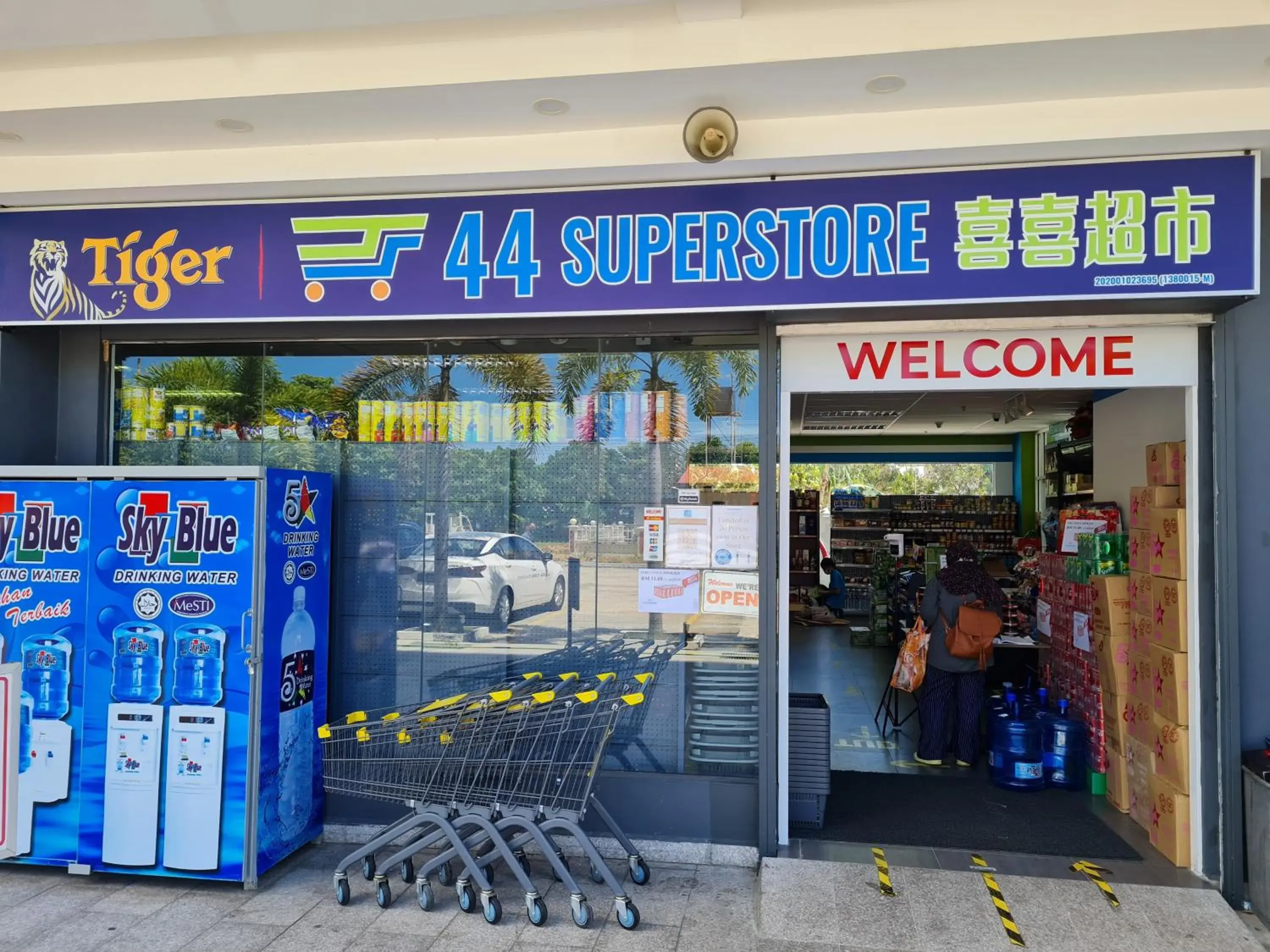On-site shops in Hotel Labuan Point