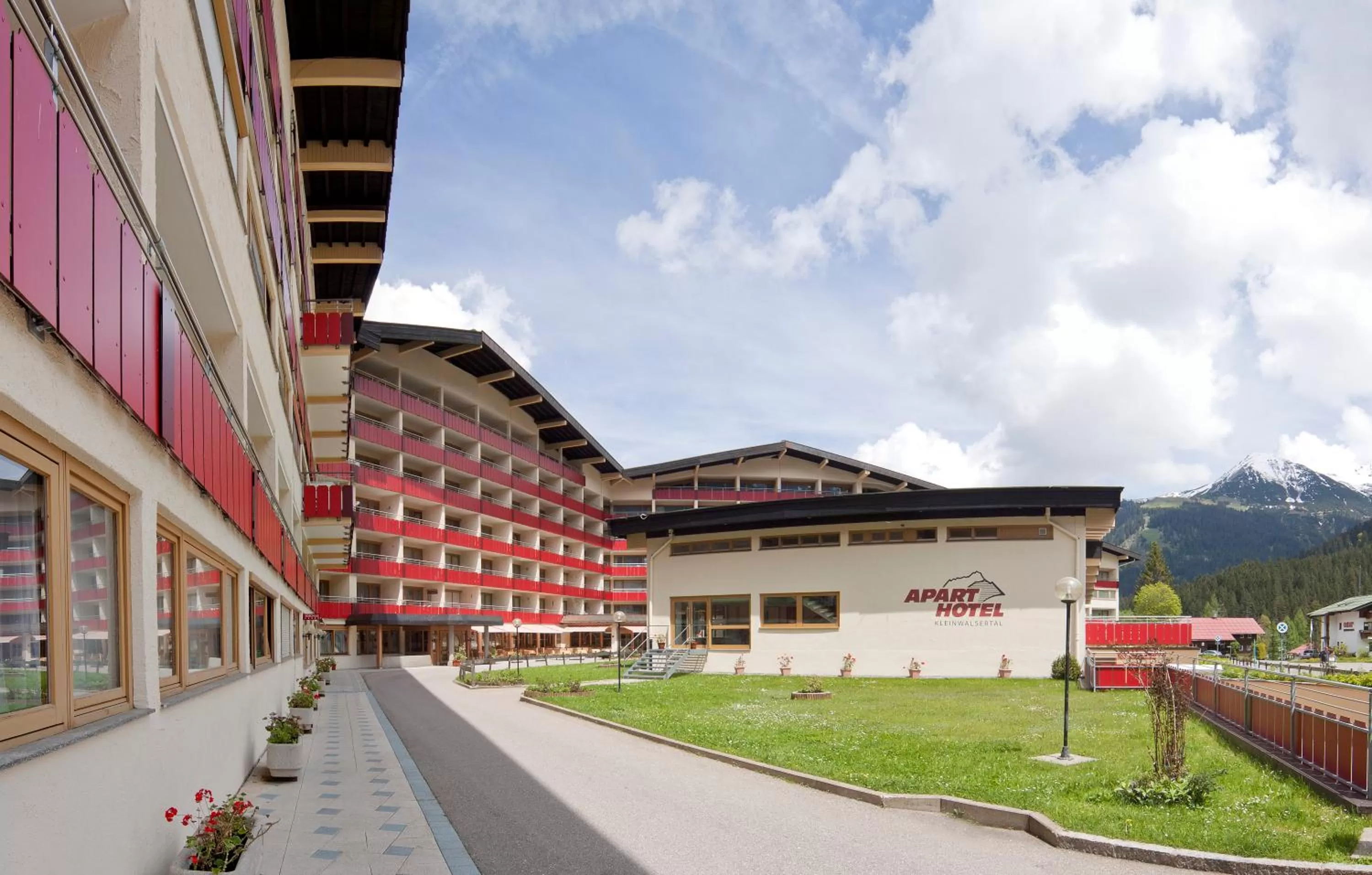 Facade/entrance, Property Building in Aparthotel Kleinwalsertal